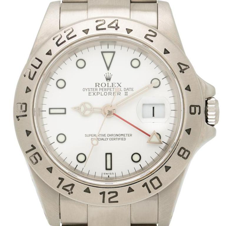 Explorer II von Rolex 
Rostfreier Stahl
40mm
Weißes Zifferblatt Polar Dial, 
Modell 16570
c.2002

Im Laufe des 20. Jahrhunderts hat sich die Marke Rolex vor allem durch ihre hochmodernen Sportuhren, die schnell zu begehrten Statussymbolen wurden,
