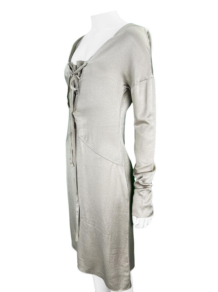 Tom Ford for Gucci Silk Dress in Silver
Length: 101cm
Shoulder: 42cm
Bust: 88cm
Waist: 70cm
Sleeve: 64cm
Size: US - 4
Made in Italy
Excellent condition