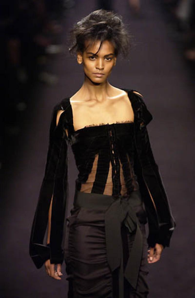 2002 Gonna RUNWAY nera di Tom Ford for Yves Saint Laurent con rifiniture in velluto in vendita 12