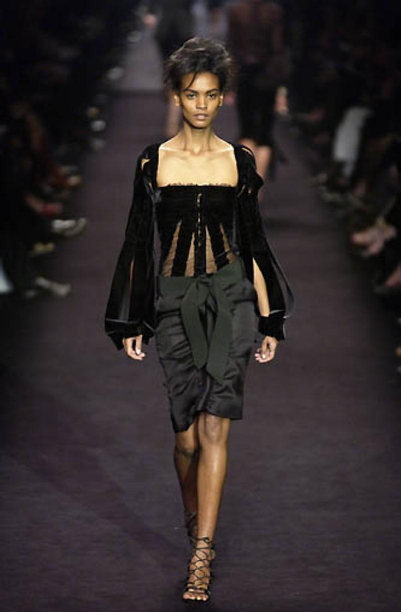 2002 Gonna RUNWAY nera di Tom Ford for Yves Saint Laurent con rifiniture in velluto in vendita 13