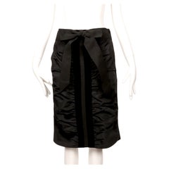 2002 TOM FORD for YVES SAINT LAURENT falda RUNWAY negra con ribete de terciopelo