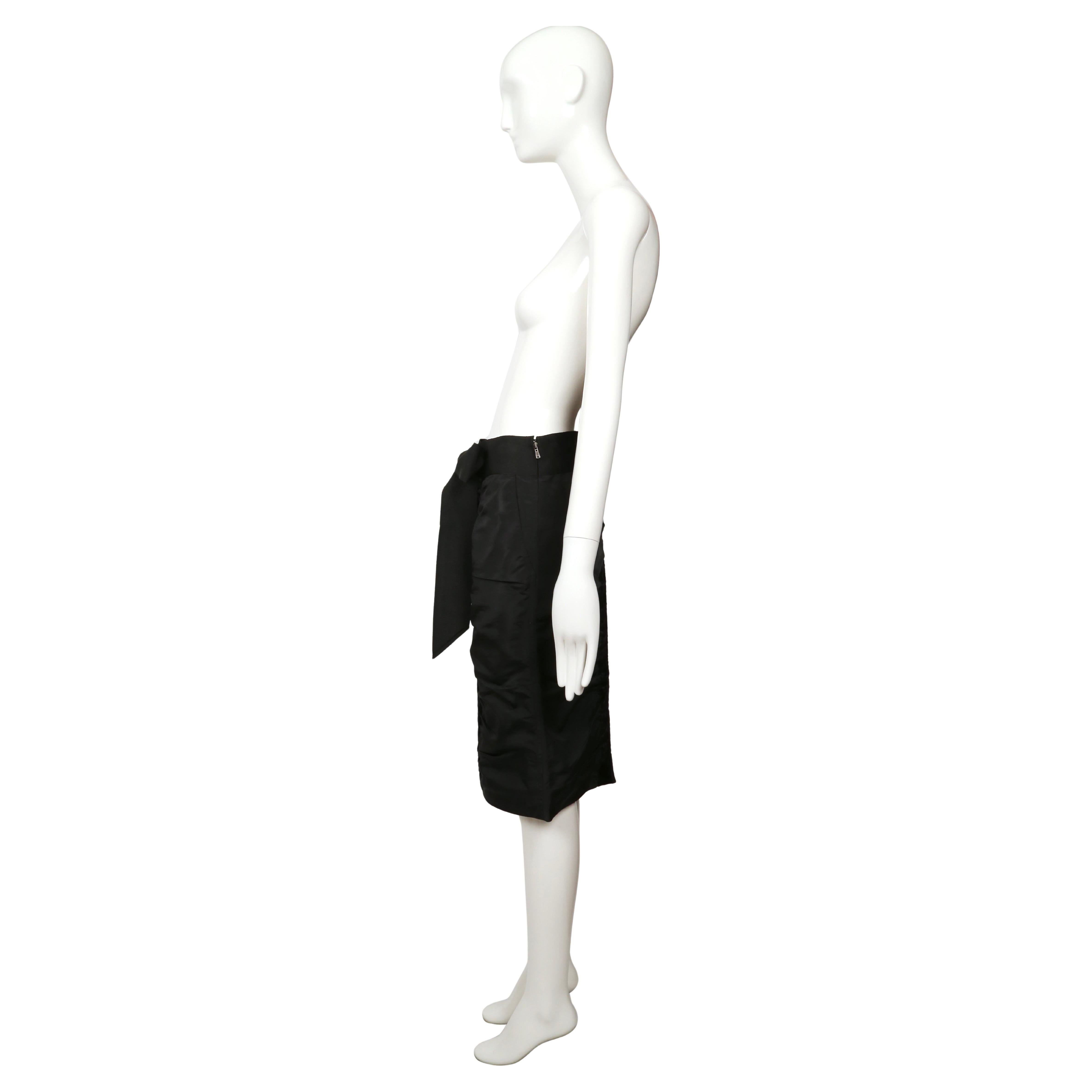 2002 Gonna RUNWAY nera di Tom Ford for Yves Saint Laurent con rifiniture in velluto in vendita 3