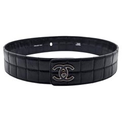 Ceinture en cuir vintage CHANEL Chocolate Bar Turnlock avec quincaillerie en argent