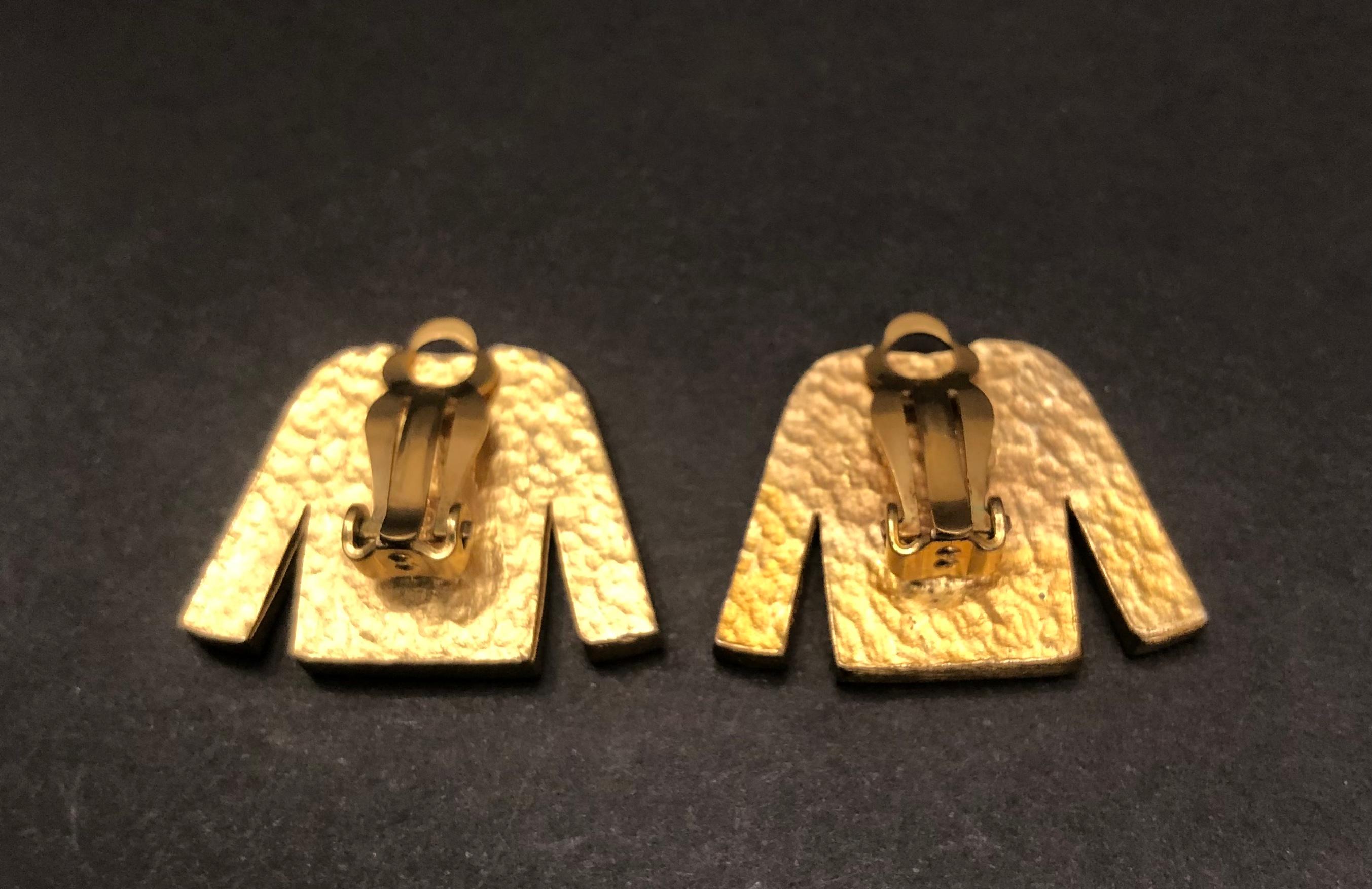 2002 Vintage CHANEL Enameled Jacket Clip-On Earrings Black Gold In Good Condition For Sale In Bangkok, TH
