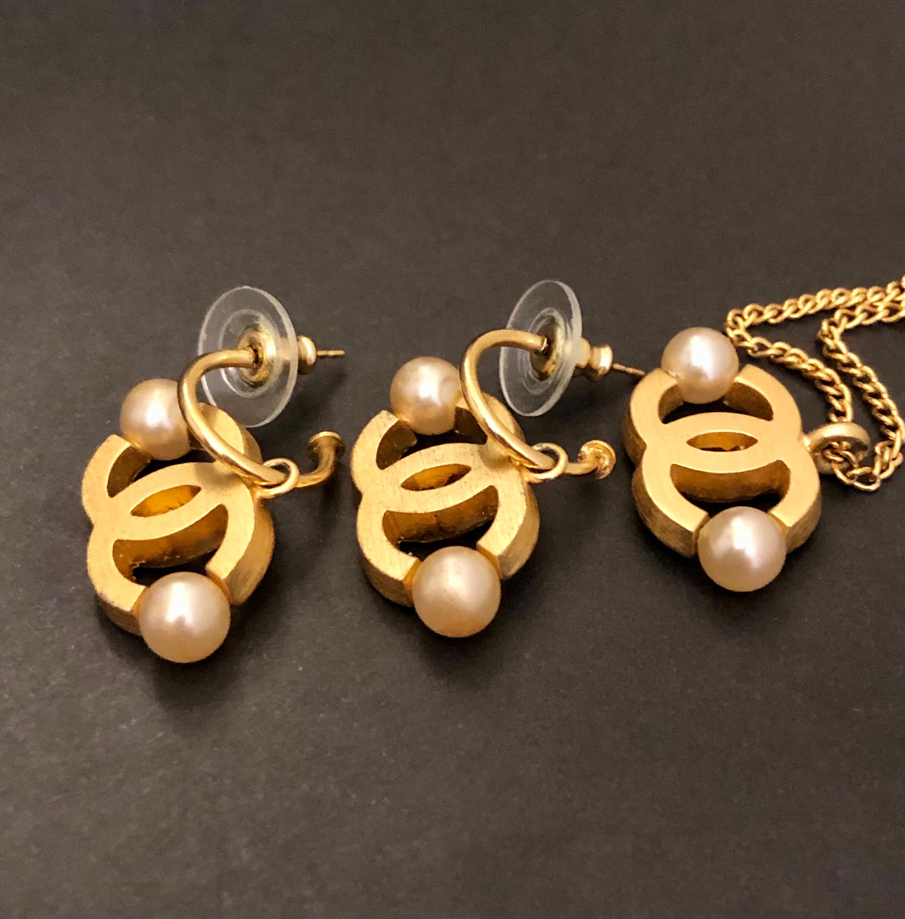2002 Vintage CHANEL Faux Pearl Gold Toned CC Necklace Earrings Set 2