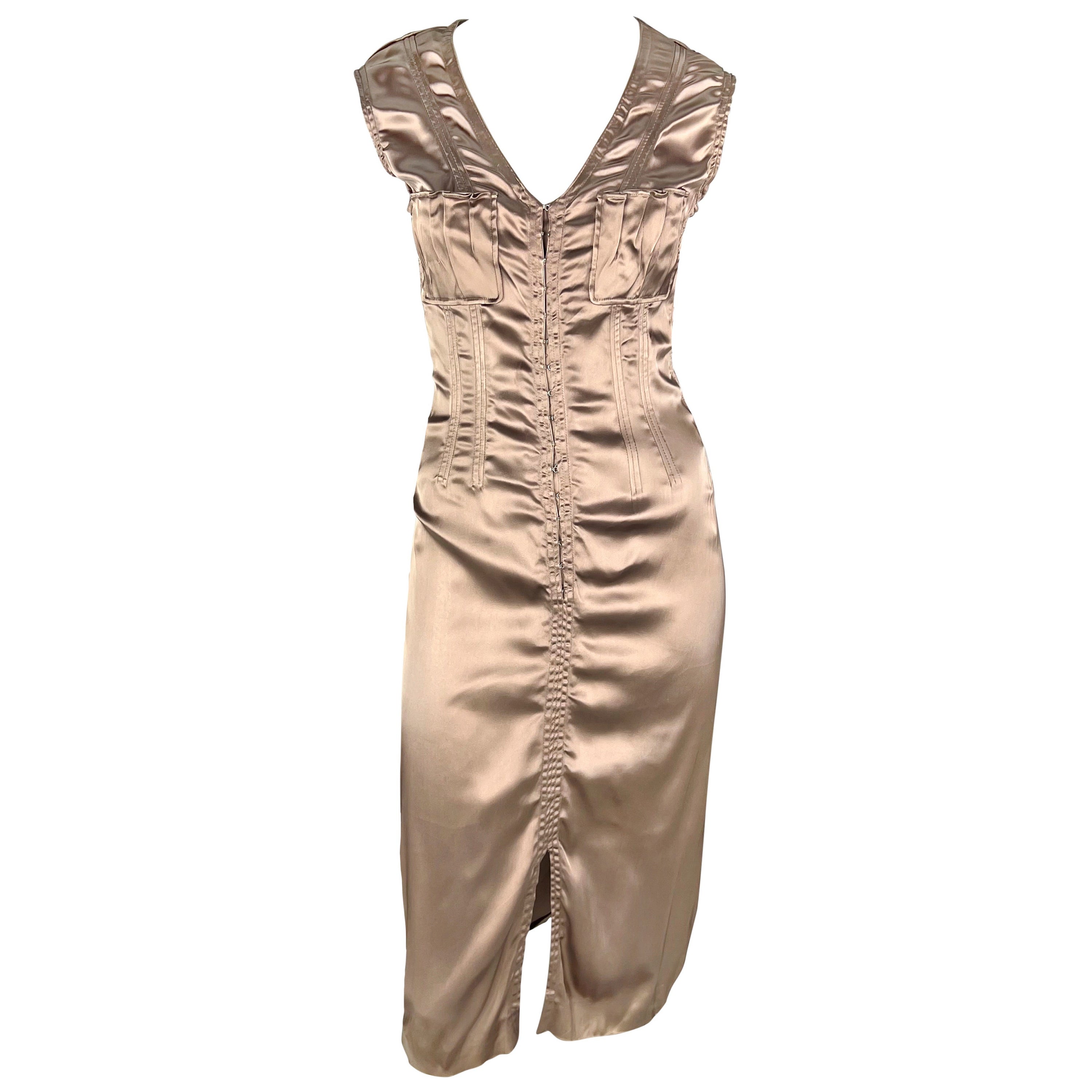 2002 Yves Saint Laurent by Tom Ford Ärmelloses Midikleid aus Champagner-Satin mit Satinplatte