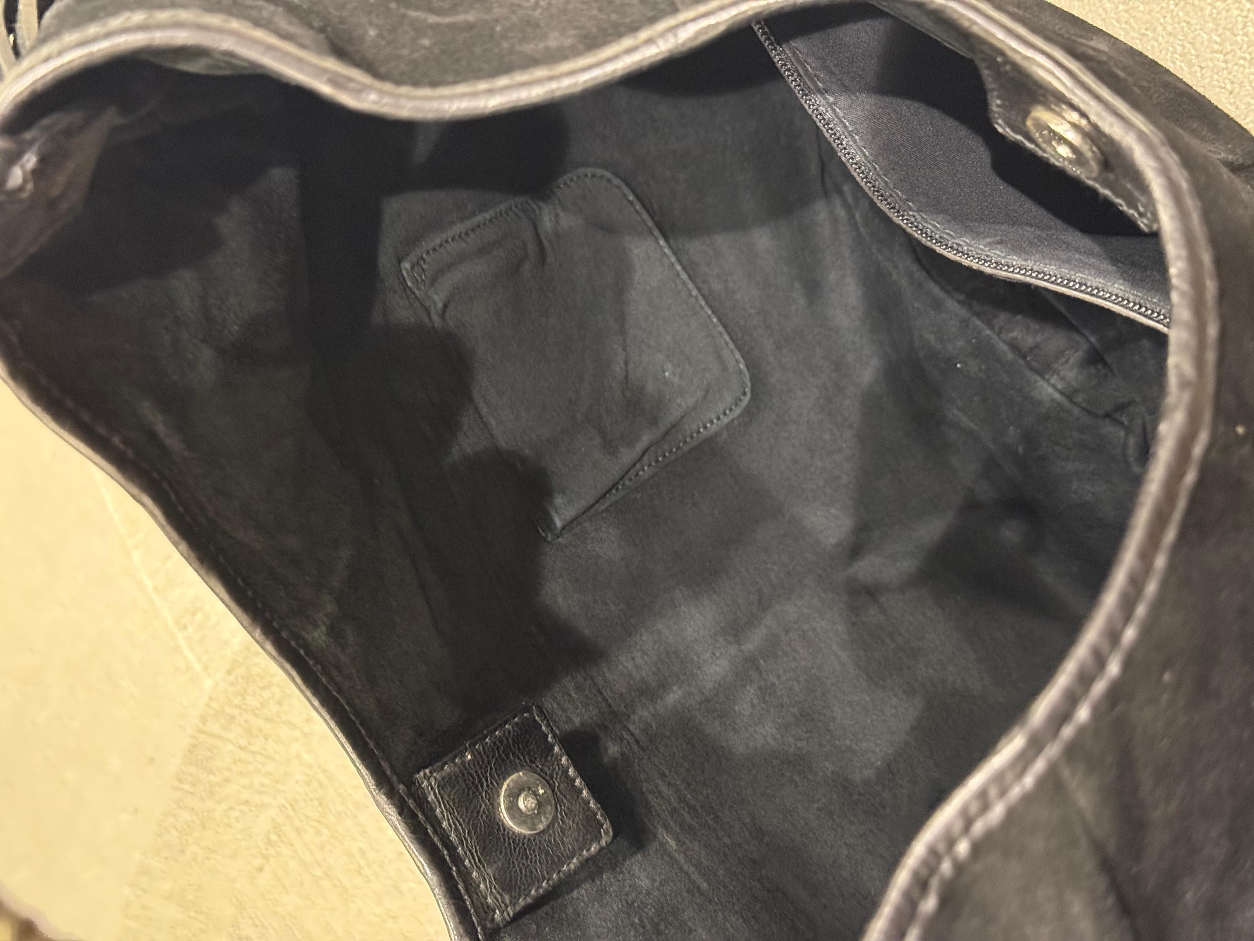 2002 Yves Saint Laurent Mombasa black suede bag en vente 10