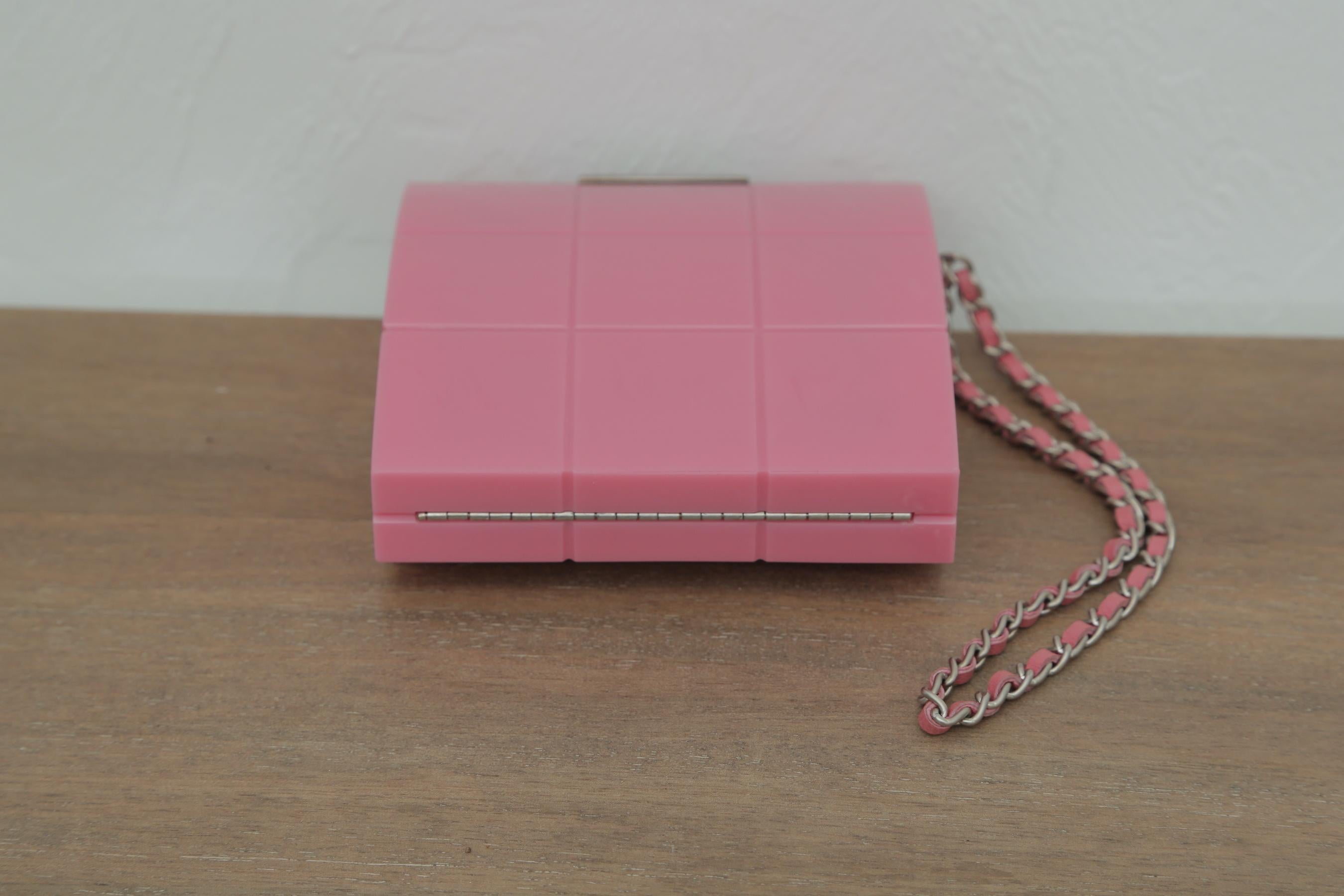  2002s Rare Chanel Perspex Lucite Minaudiere Pink Plastic Clutch In Excellent Condition For Sale In West palm beach, FL