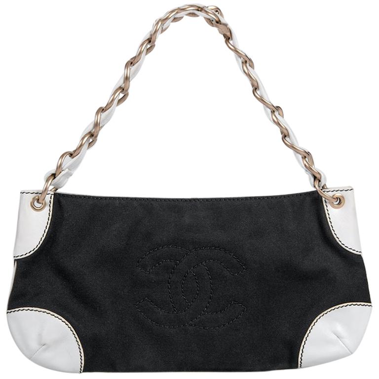2003/2004 CHANEL Black Canvas & White Leather "Olsen" CC Stitching Shoulder Bag For Sale