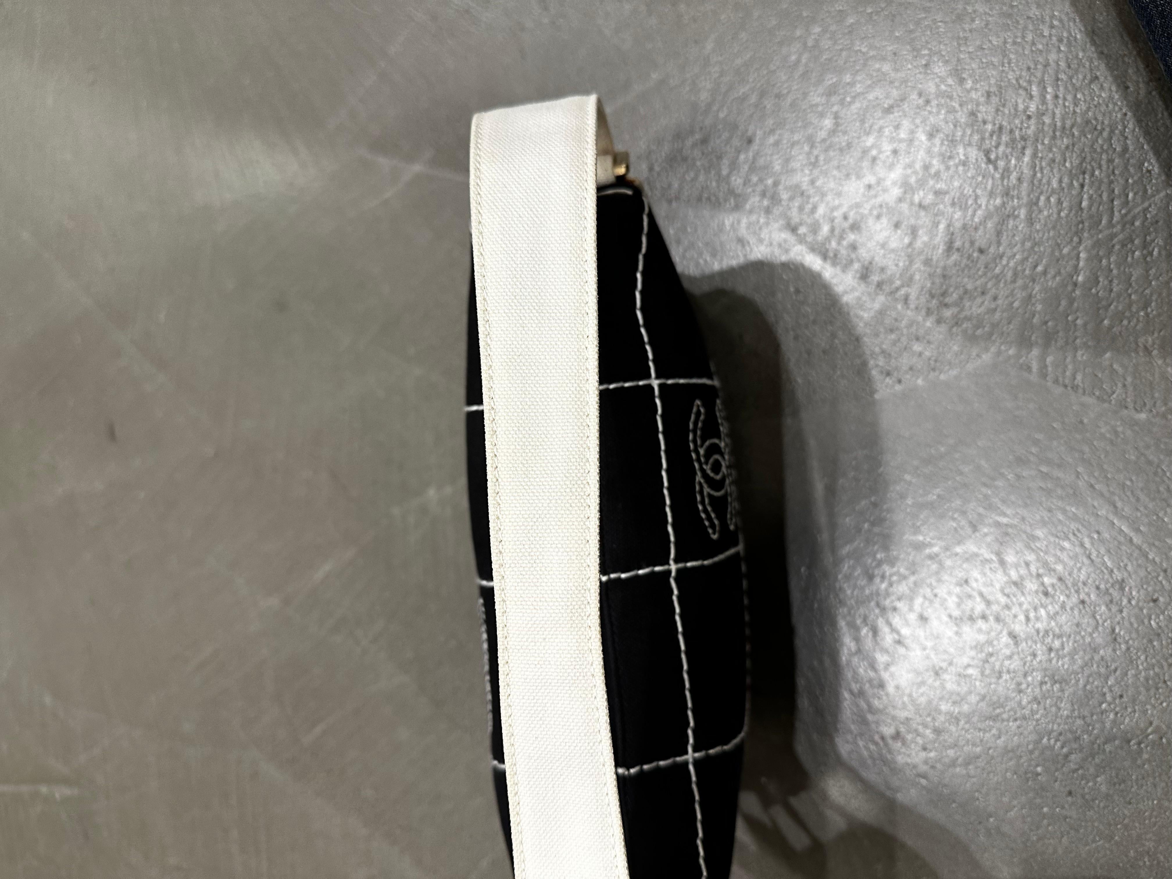 2003-2004 Sac en toile Chanel pour tablette de chocolat. en vente 6