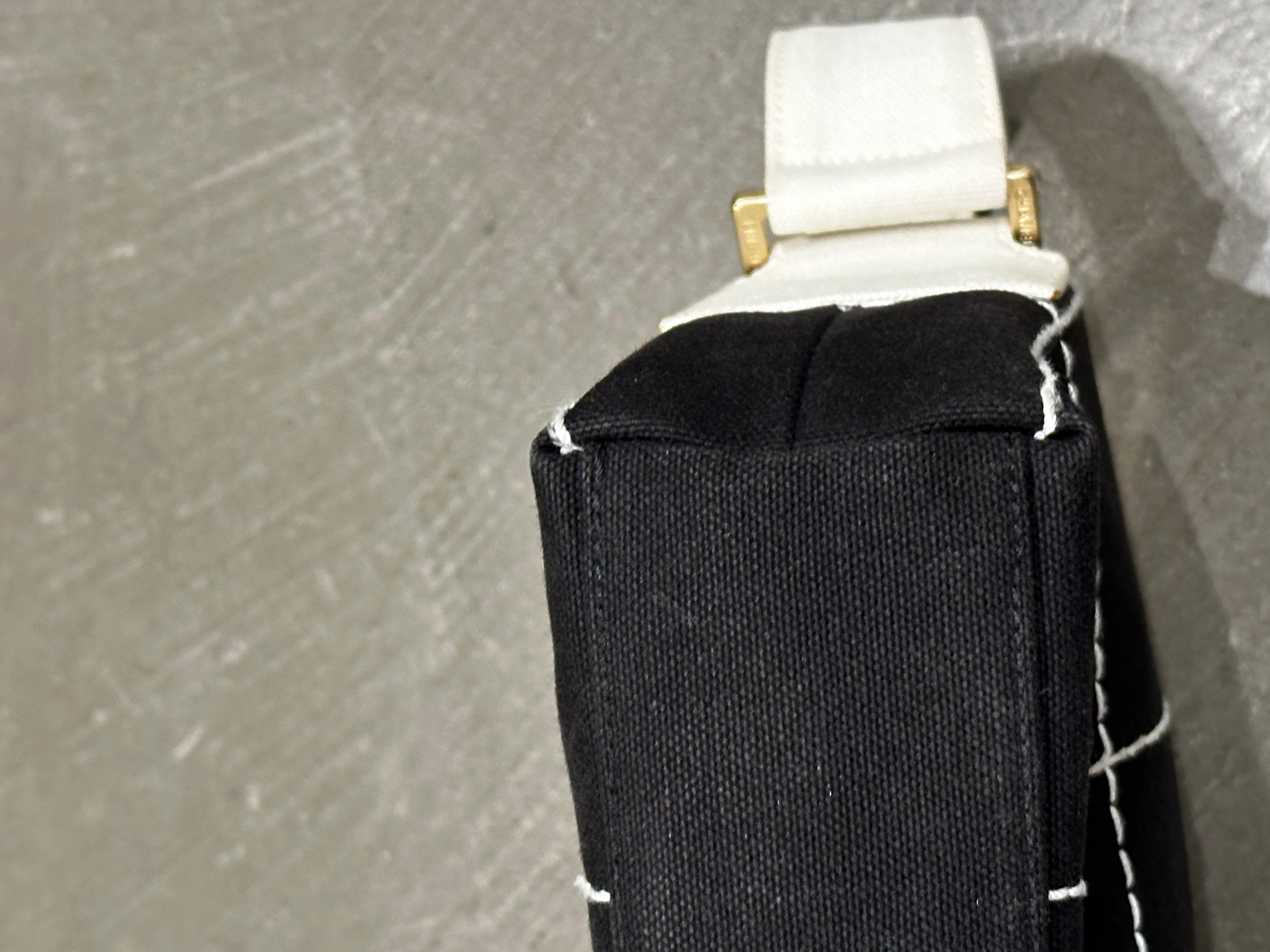 2003-2004 Sac en toile Chanel pour tablette de chocolat. en vente 10