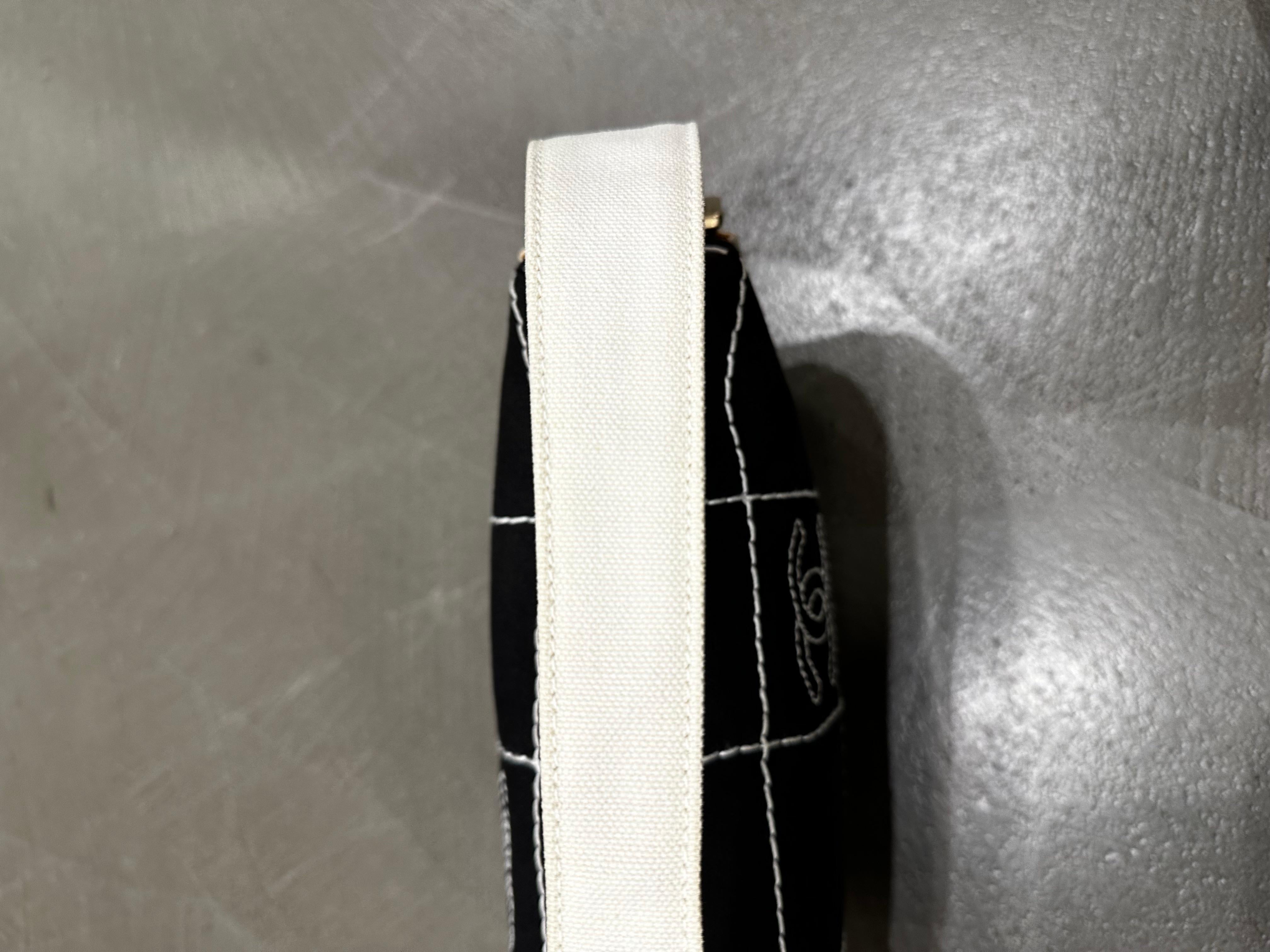 2003-2004 Sac en toile Chanel pour tablette de chocolat. Unisexe en vente