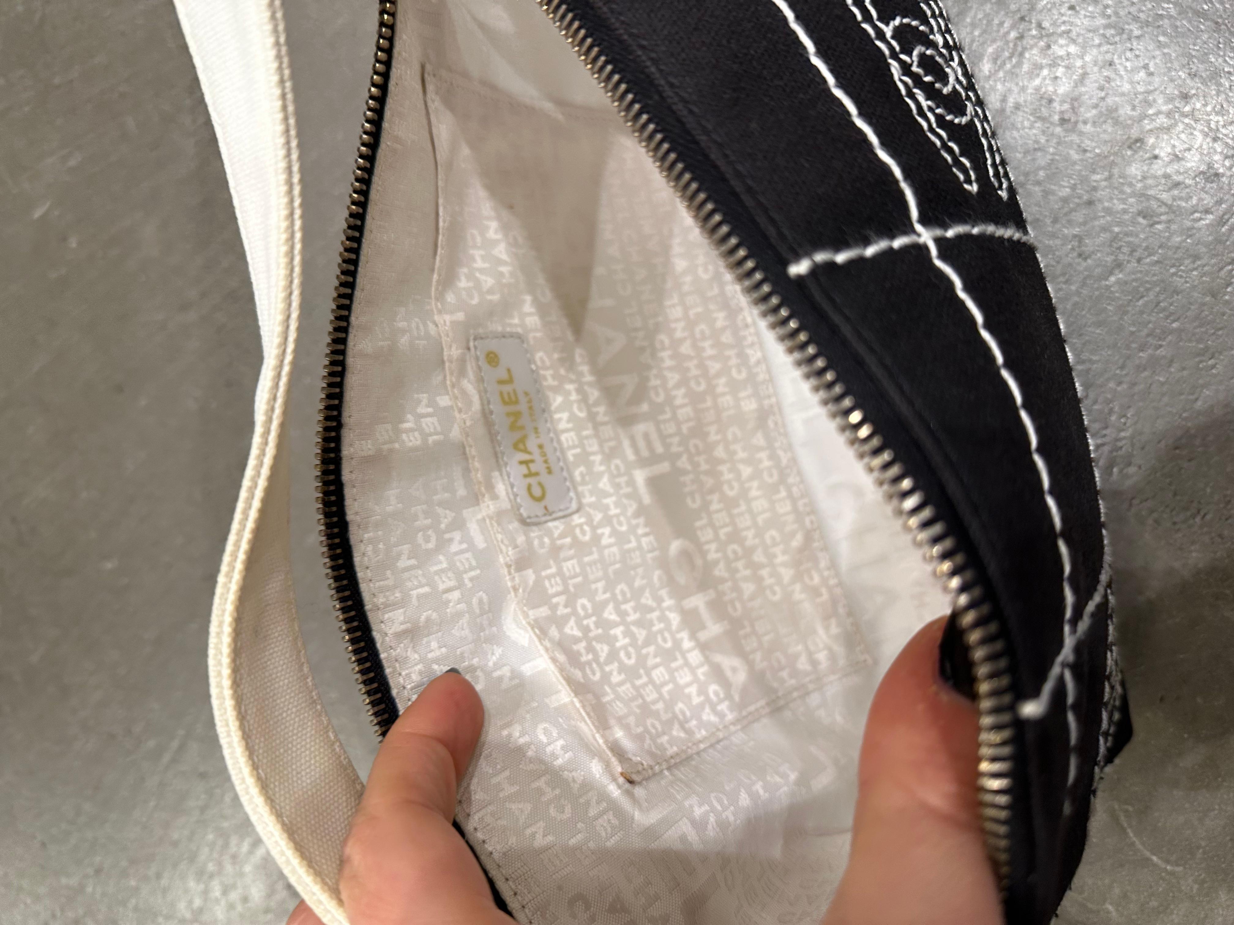 2003-2004 Sac en toile Chanel pour tablette de chocolat. en vente 3
