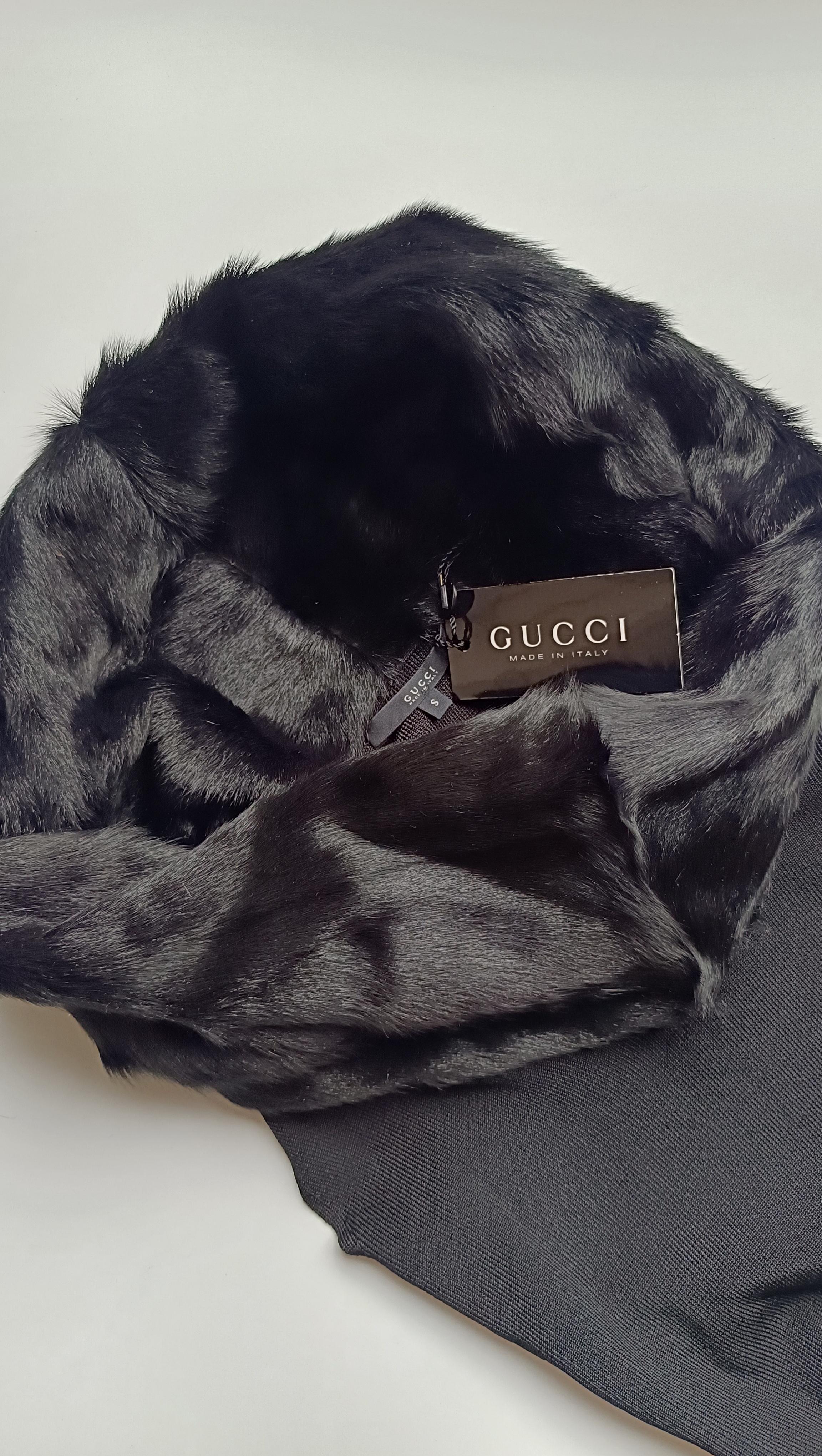 2003 / 2004 Gucci Black Fur Jumper/Top new NWT en vente 15