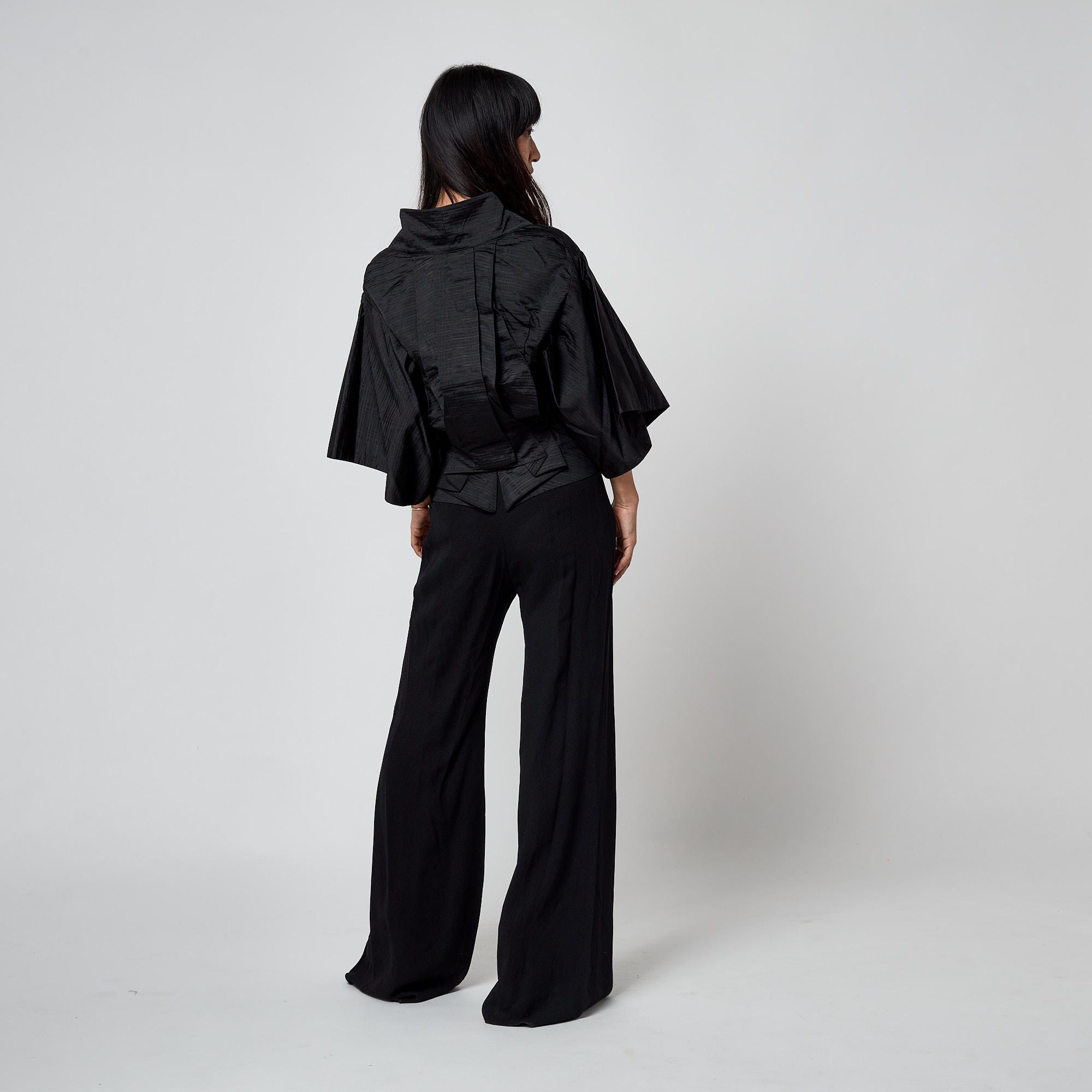 2003 Alexander McQueen - Giacca a kimono in seta nera documentata dalla passerella in vendita 5