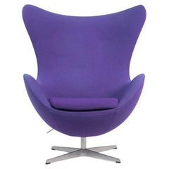 2003 Arne Jacobsen für Fritz Hansen Eierstuhl in lila Stoff 2x Avail