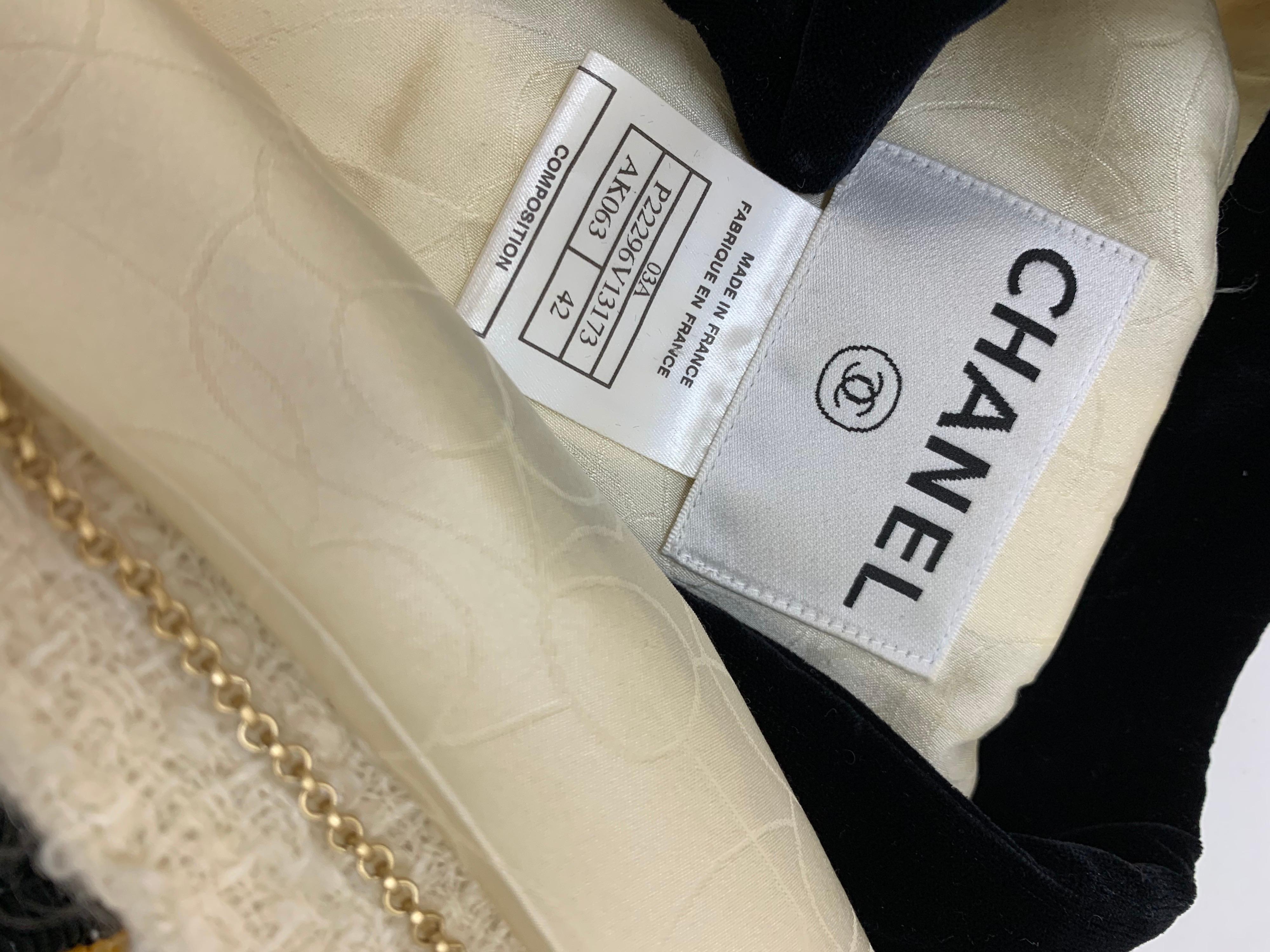 2003 Chanel Cream Wool Boucle Cropped Zip Front Jacket W /Patchwork Beading 7