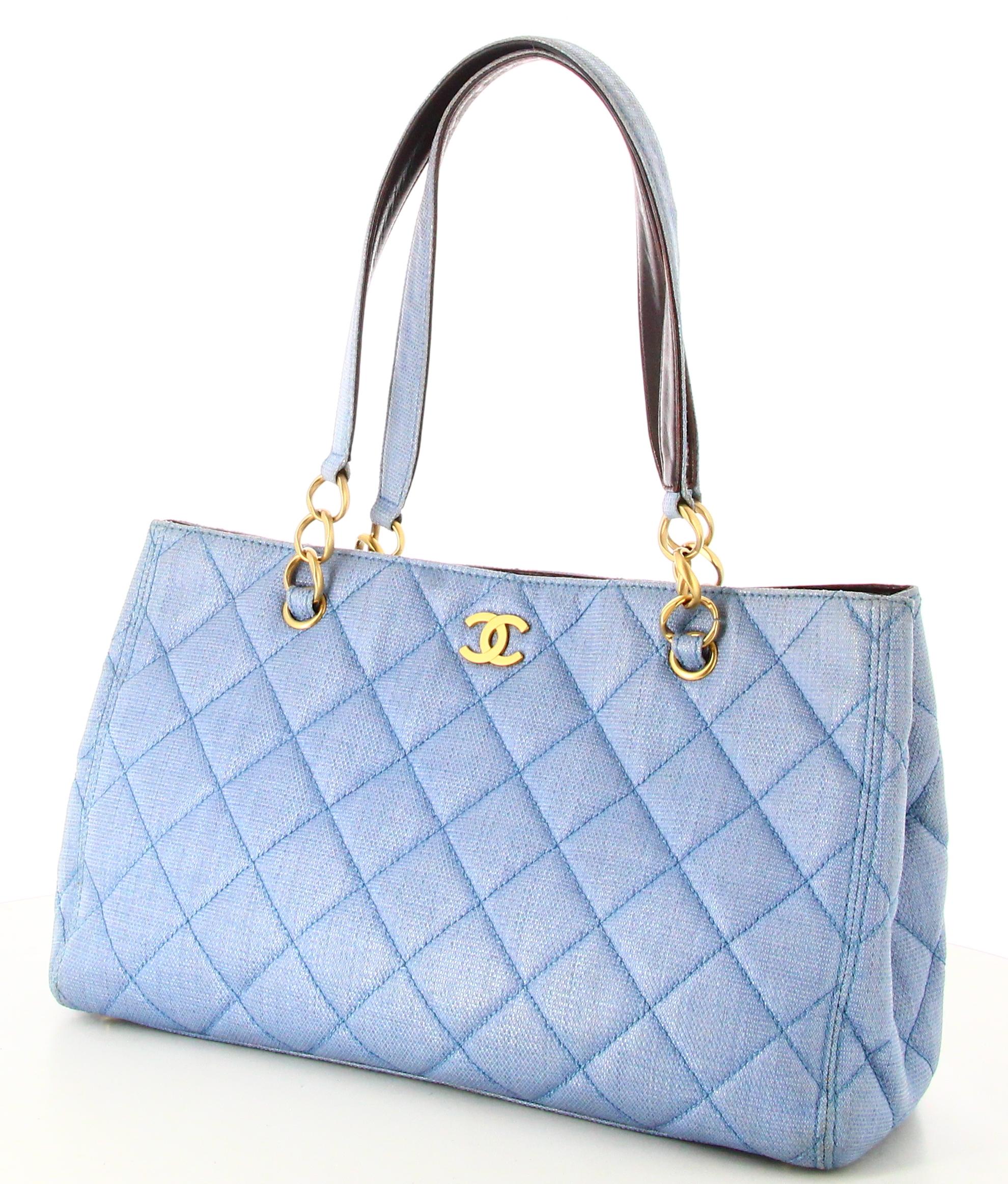 2003 Chanel Quilted Handbag Sky Blue  In Good Condition In PARIS, FR