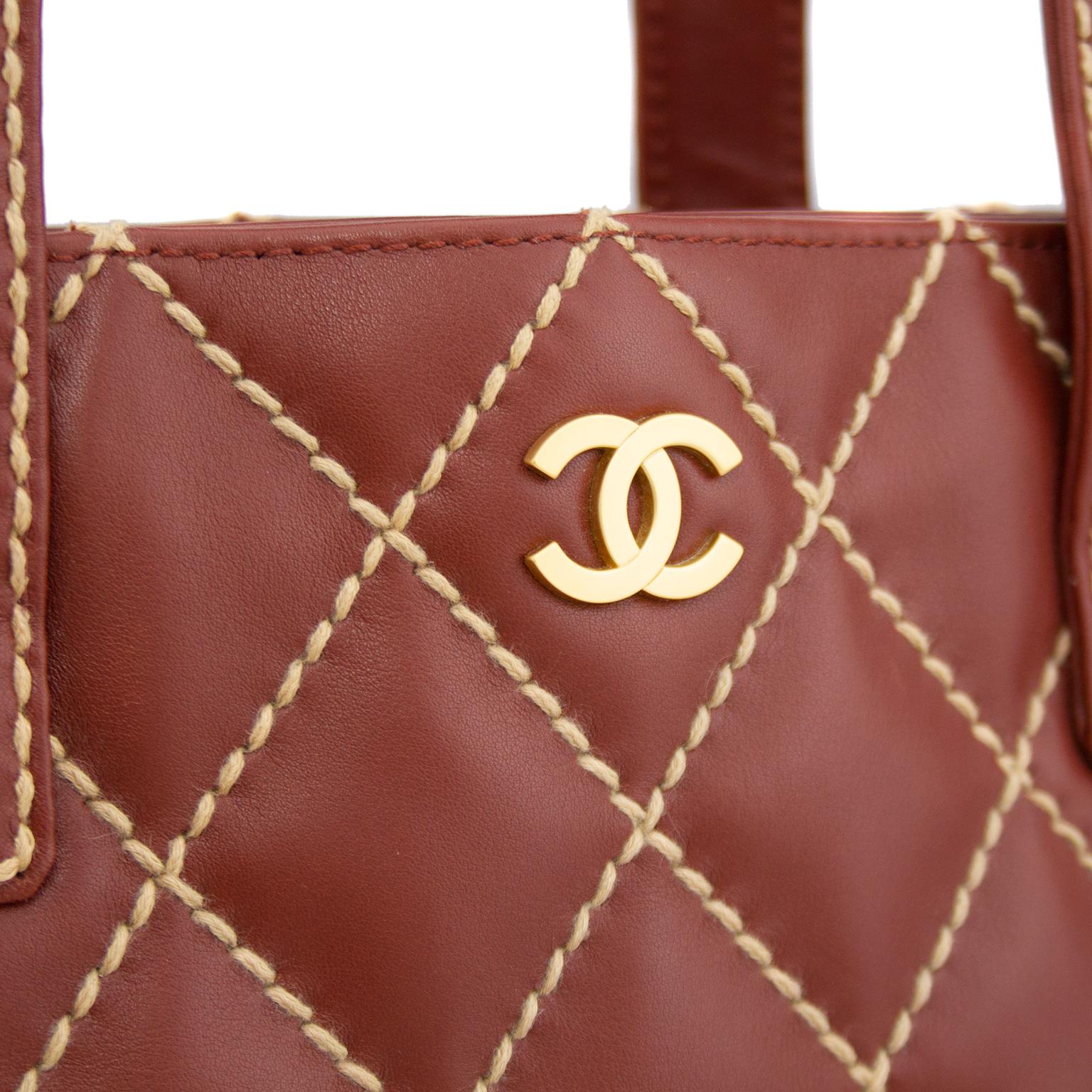 2003 Chanel Terra Cotta Cuir Wild Stitch Small Surpique Tote Bag Unisexe en vente