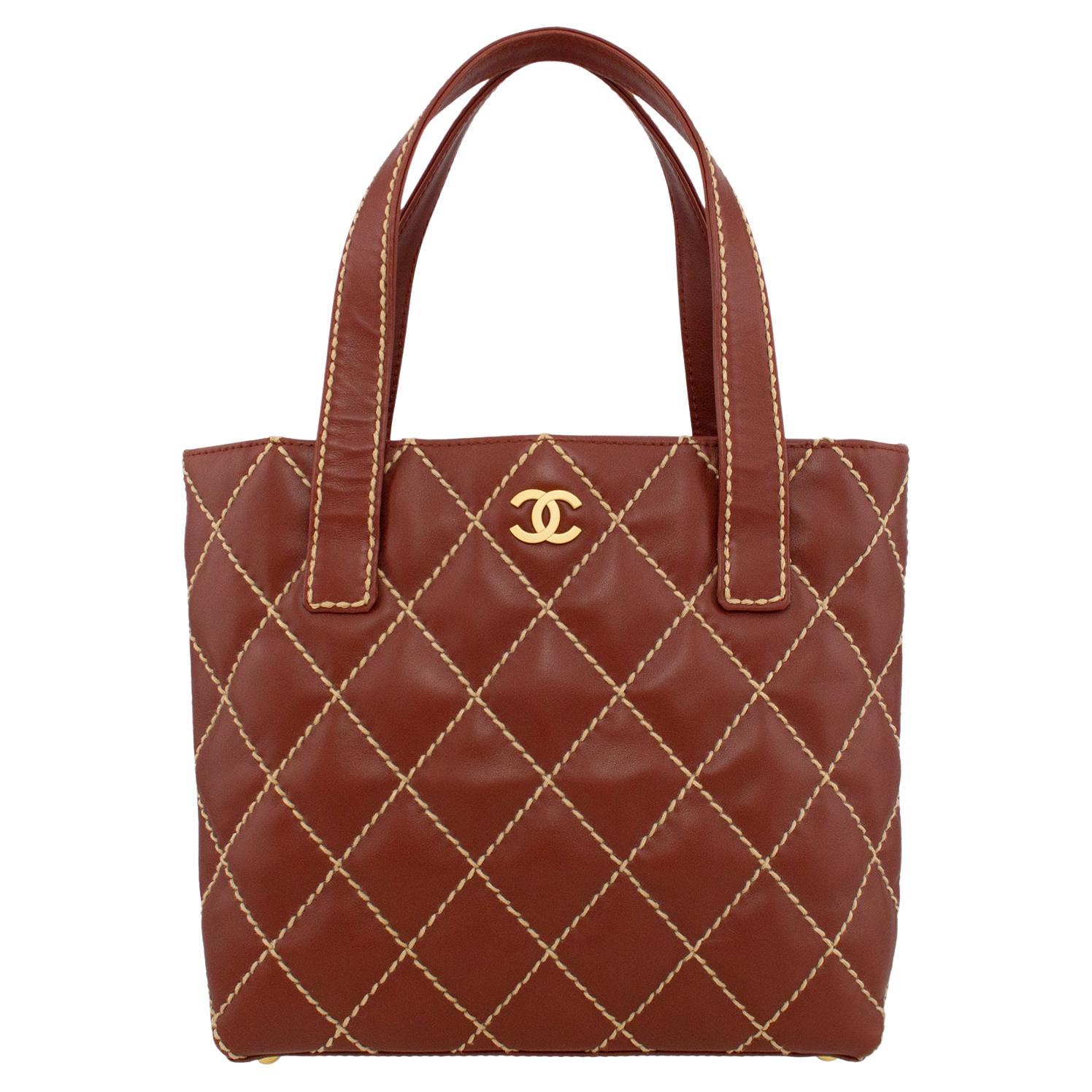 CHANEL Wrinkled Lambskin Chevron Quilted Large Surpique Tote Black
