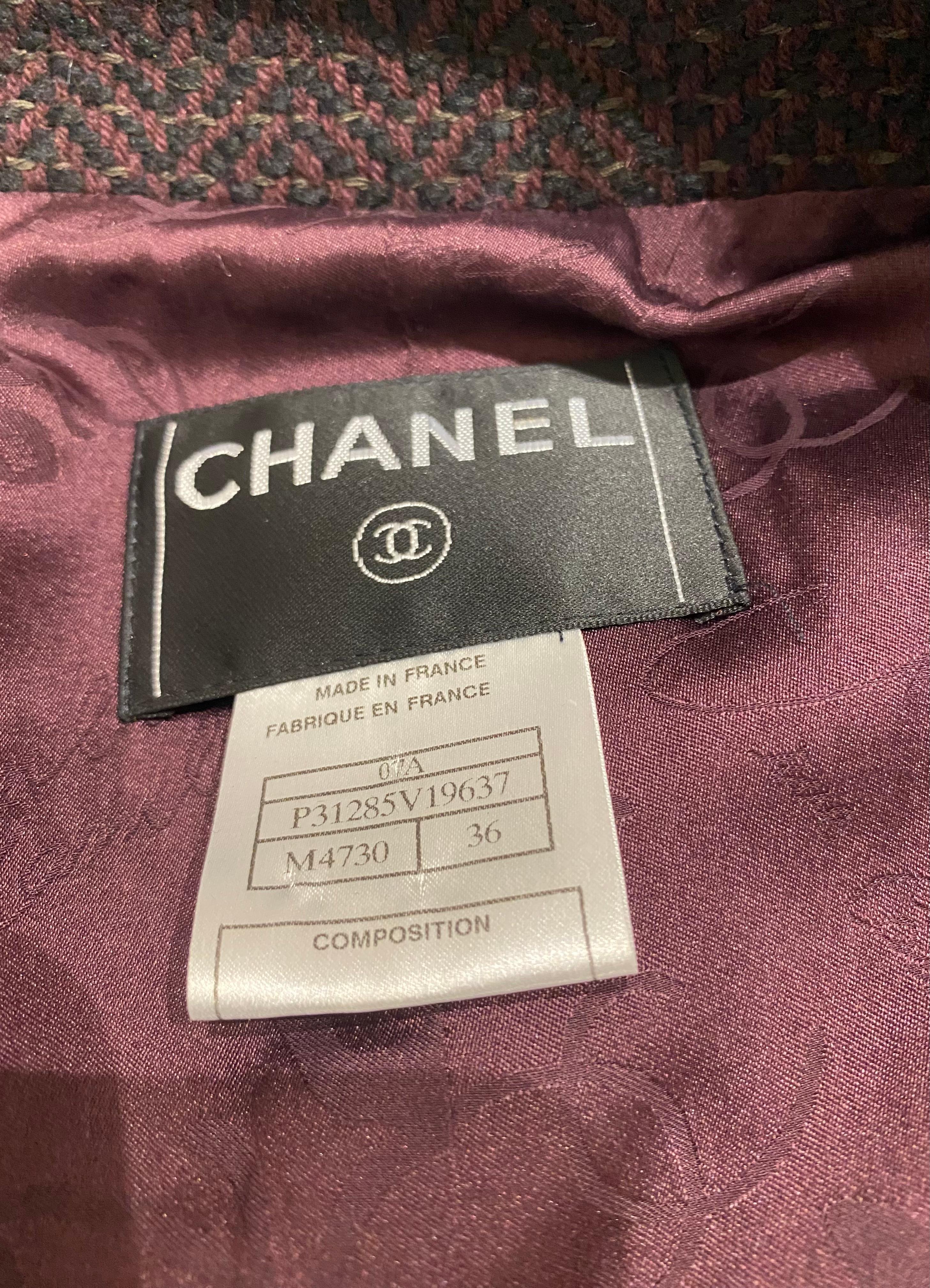 2003 CHANEL Wool Jacket and Pleated Skirt suit For Sale 6