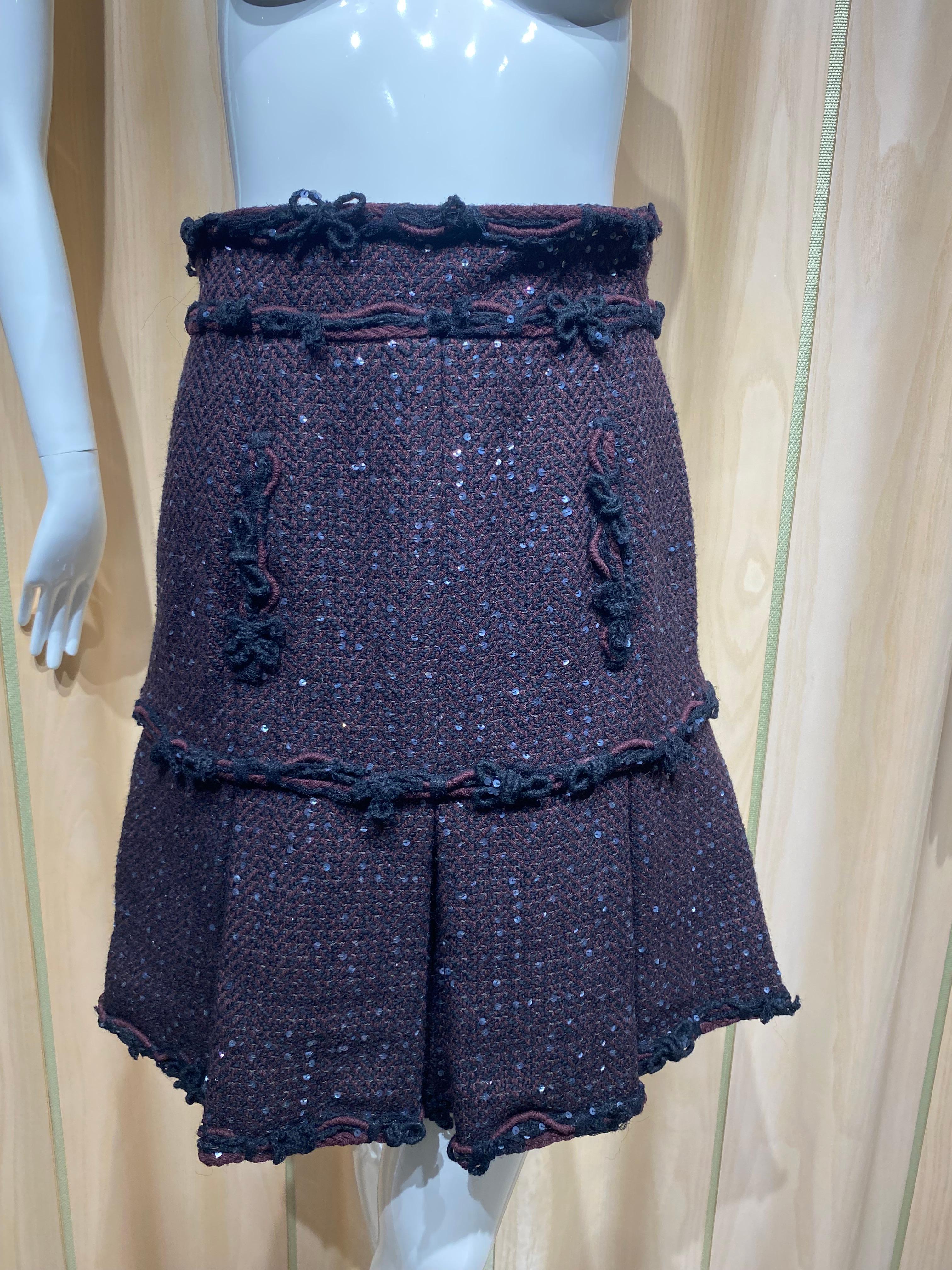2003 CHANEL Wool Jacket and Pleated Skirt suit For Sale 8