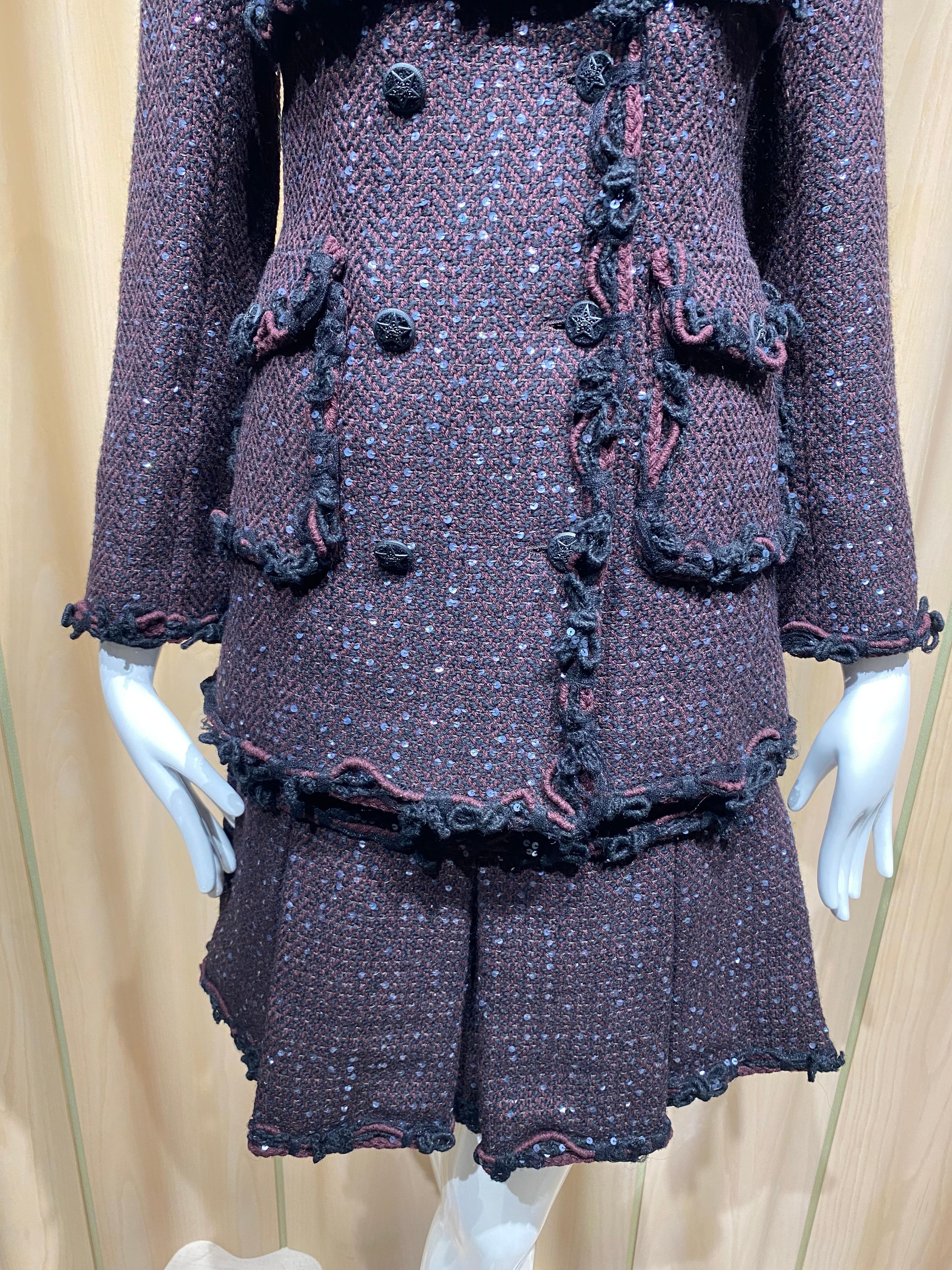 2003 CHANEL Wool Jacket and Pleated Skirt suit For Sale 2