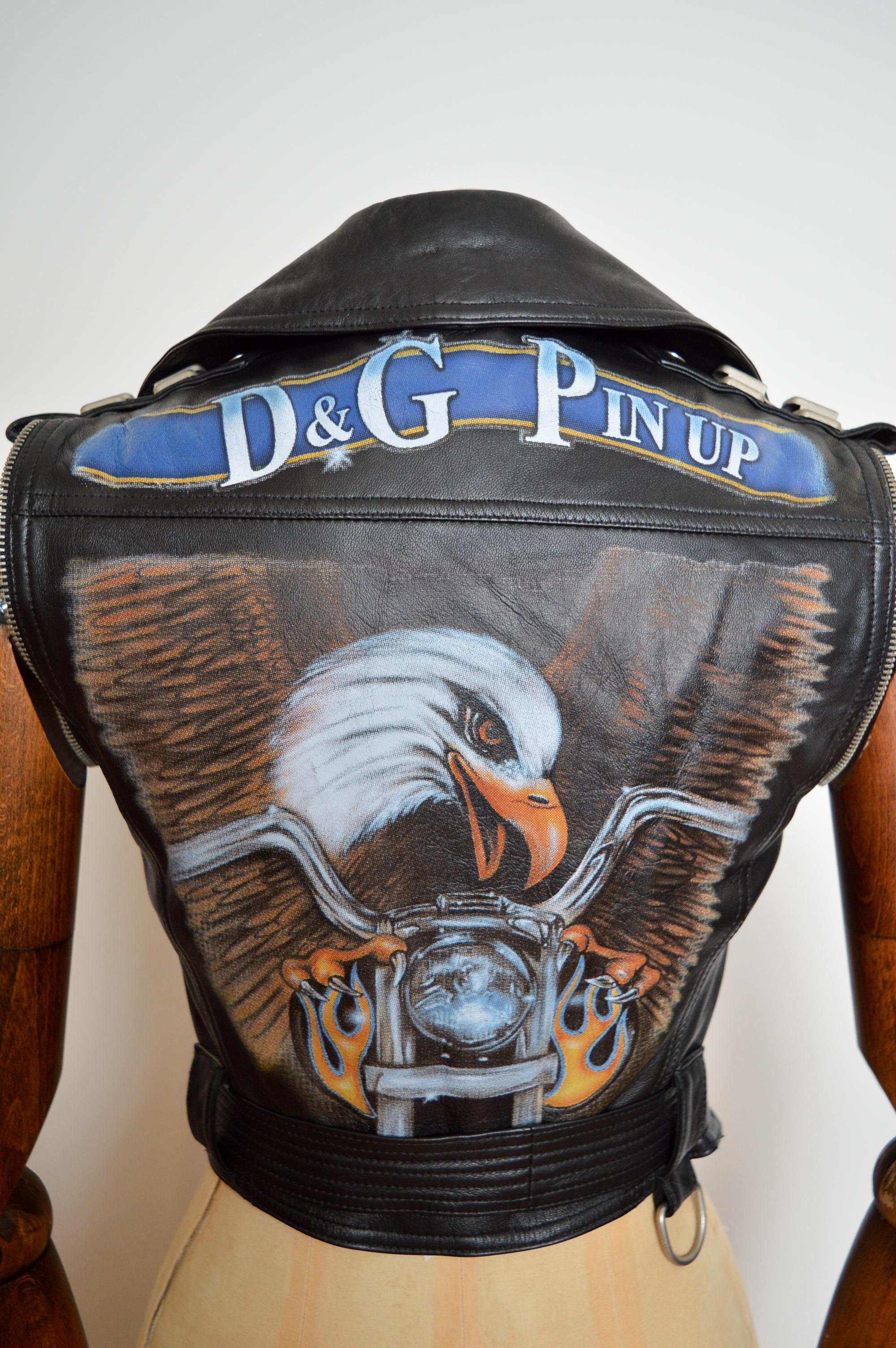 2003 Dolce & Gabbana Gilet da motociclista in pelle nera dipinta - Giacca in vendita 8