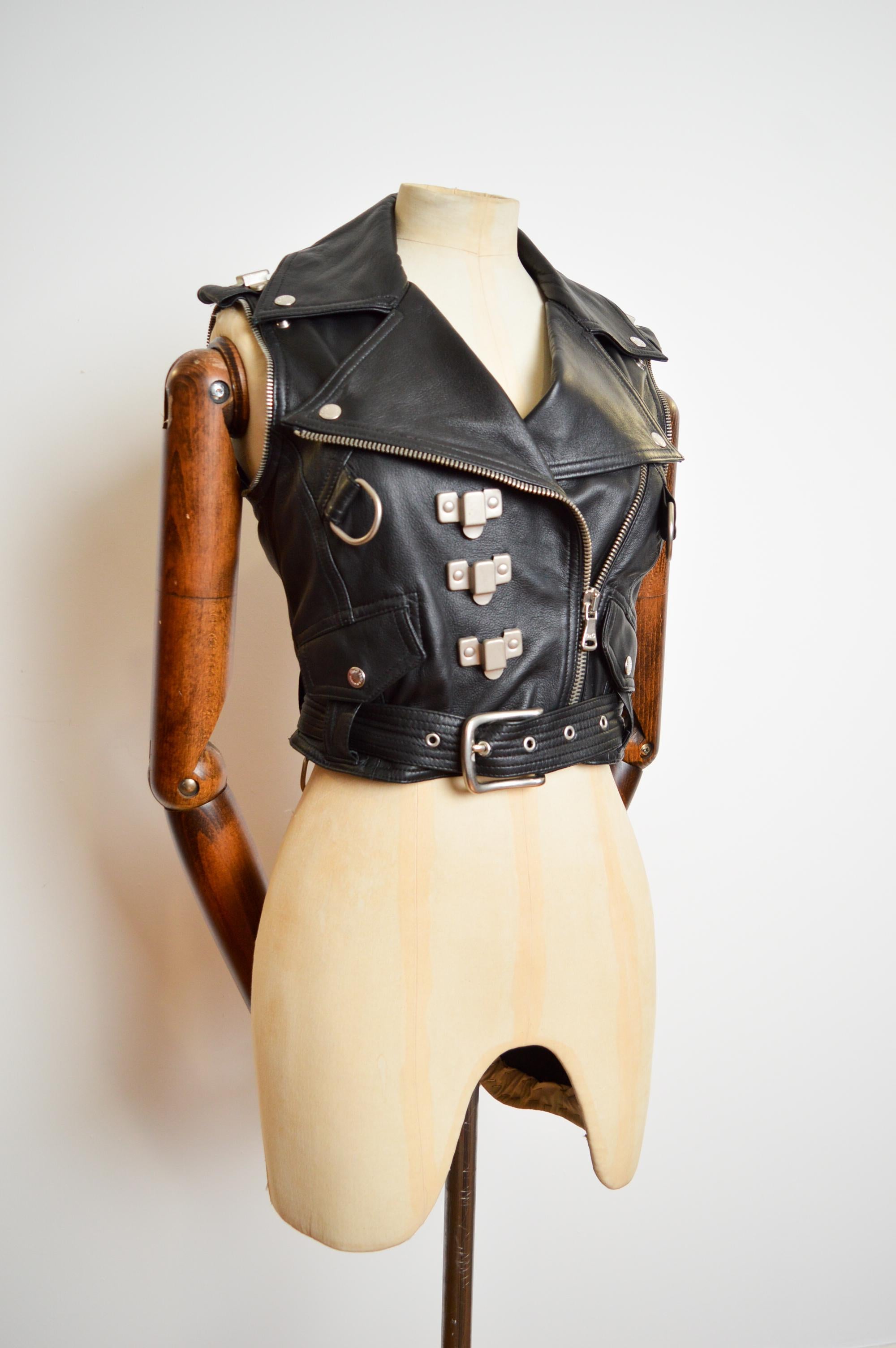 Marrone 2003 Dolce & Gabbana Gilet da motociclista in pelle nera dipinta - Giacca in vendita