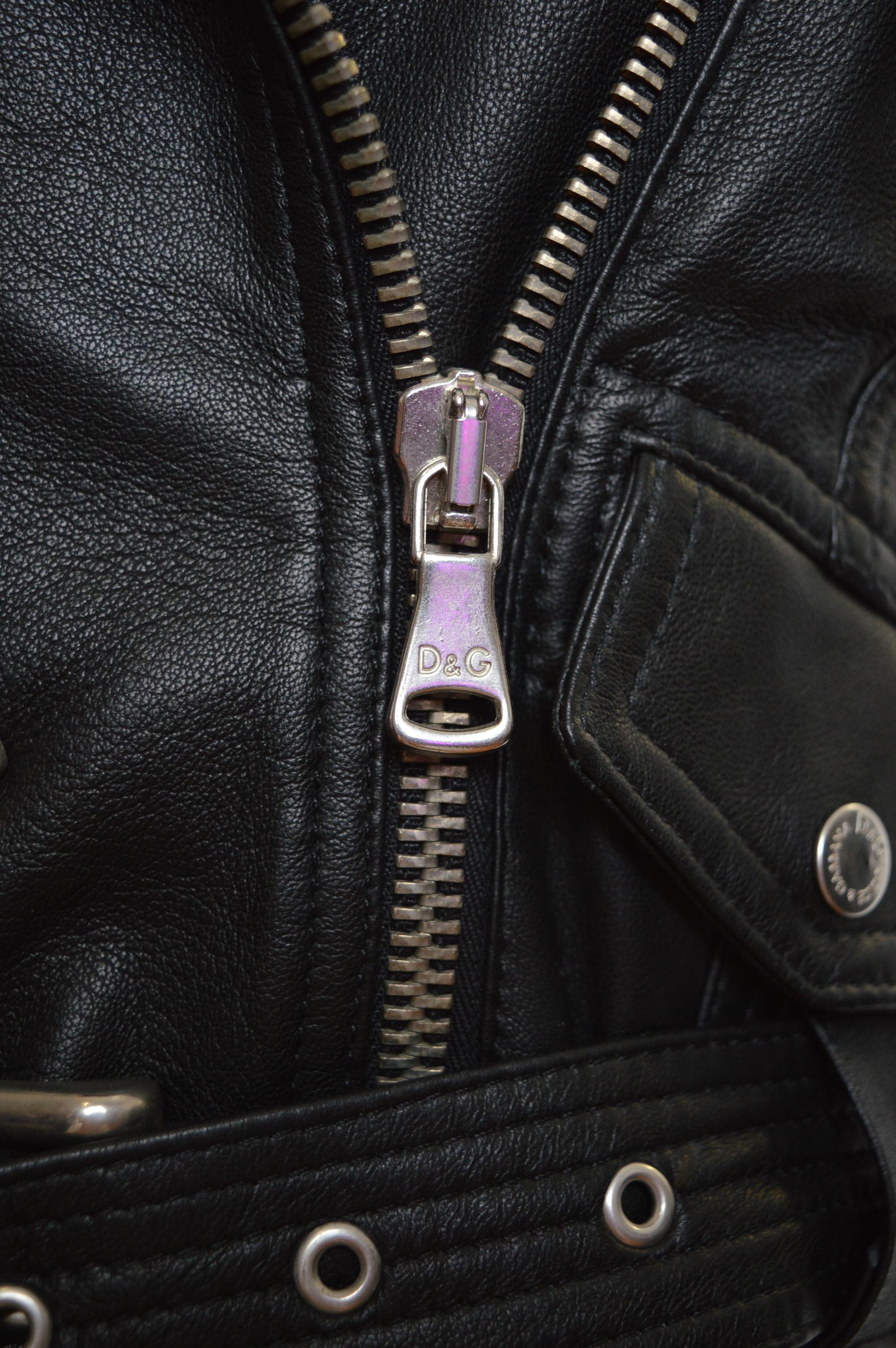 2003 Dolce & Gabbana Gilet da motociclista in pelle nera dipinta - Giacca in vendita 2