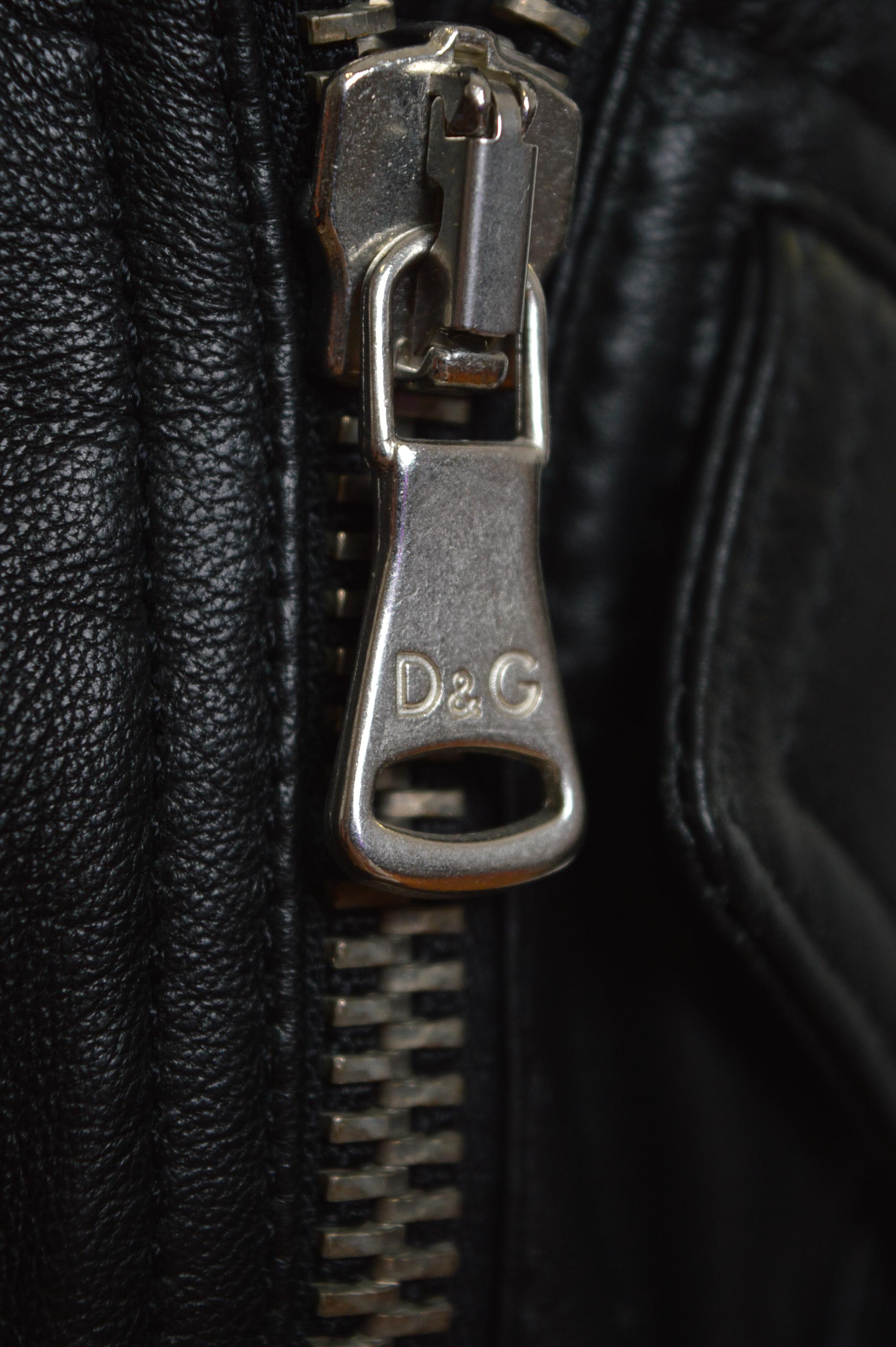 2003 Dolce & Gabbana Gilet da motociclista in pelle nera dipinta - Giacca in vendita 3