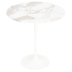 2003 Eero Saarinen for Knoll Tulip Side Table in Calacatta Gold Marble 20" (Table d'appoint Tulipe en marbre d'or Calacatta)
