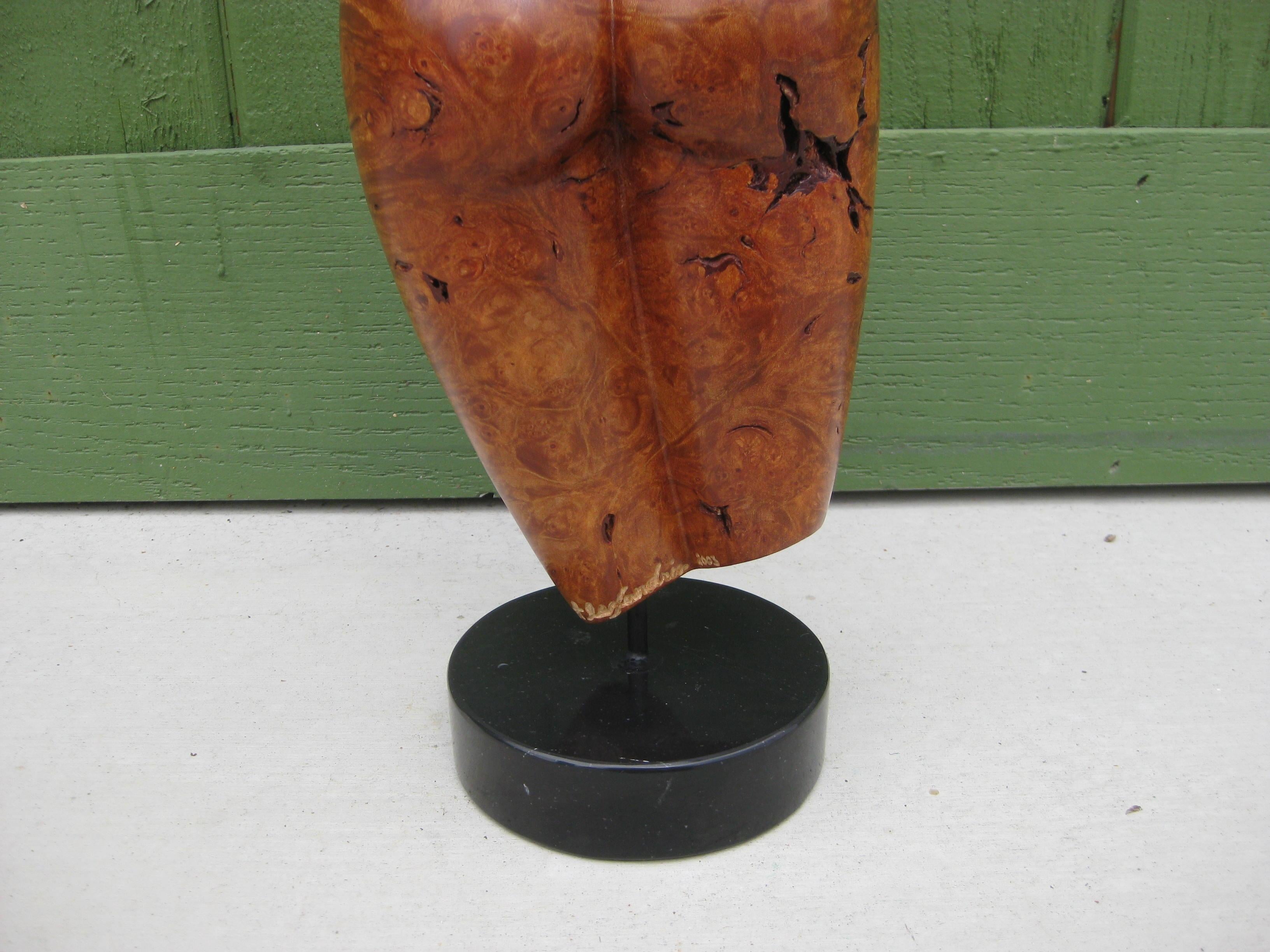2003 Torso di donna nuda con busto in legno di radica scolpito da Alexandria 19 1/2