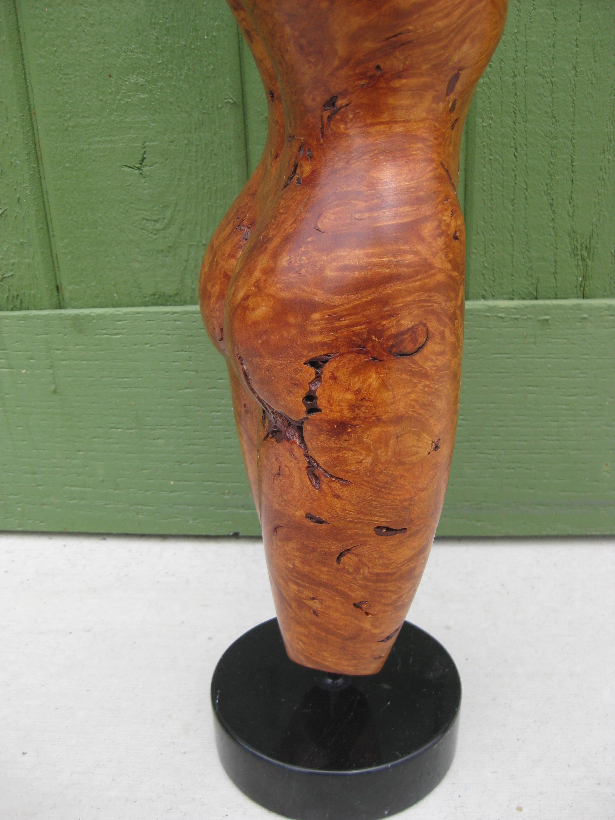 2003 Torso di donna nuda con busto in legno di radica scolpito da Alexandria 19 1/2