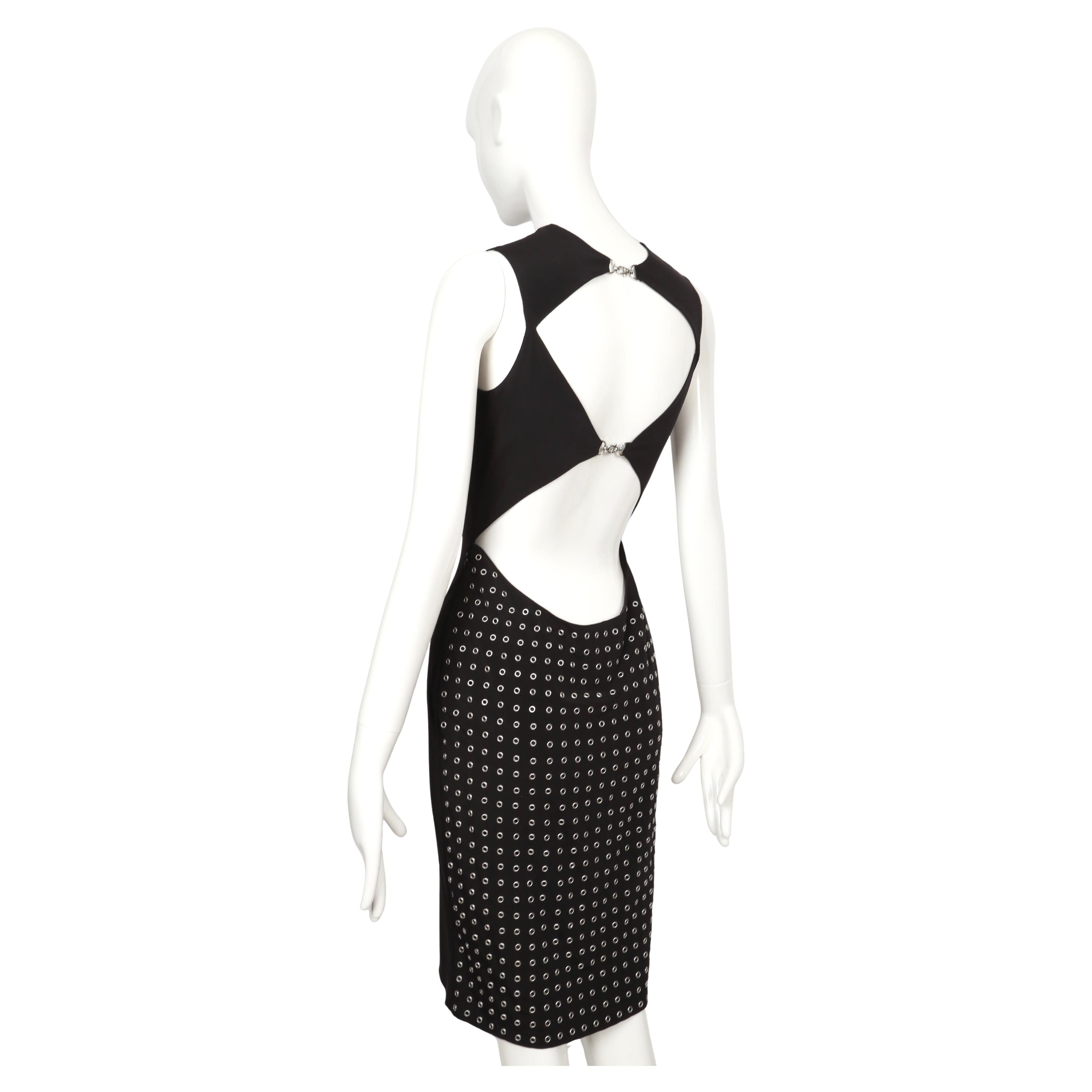 2003 Gianni Versace Couture abito nero con grommets e taglio sulla schiena in vendita 6