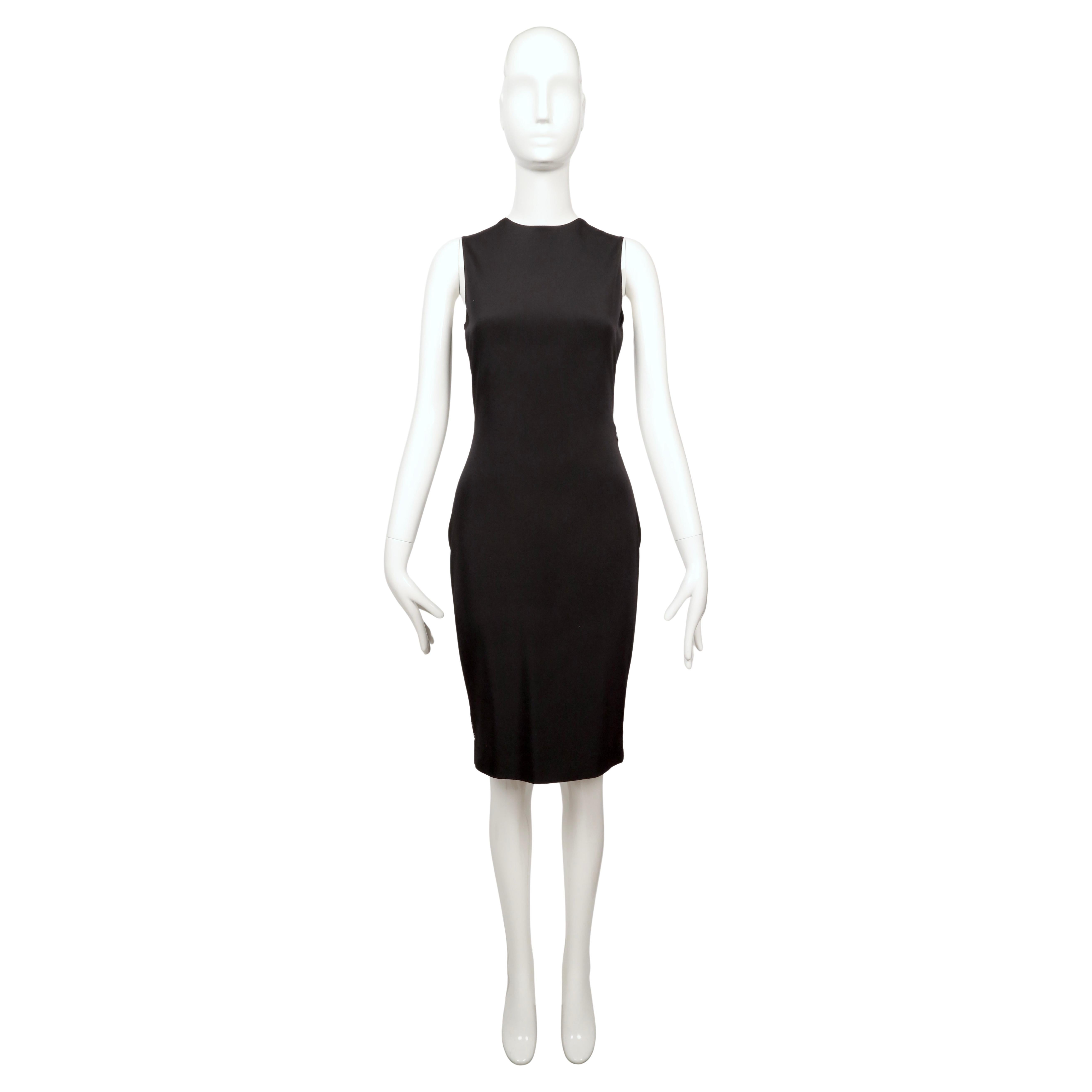 Nero 2003 Gianni Versace Couture abito nero con grommets e taglio sulla schiena in vendita