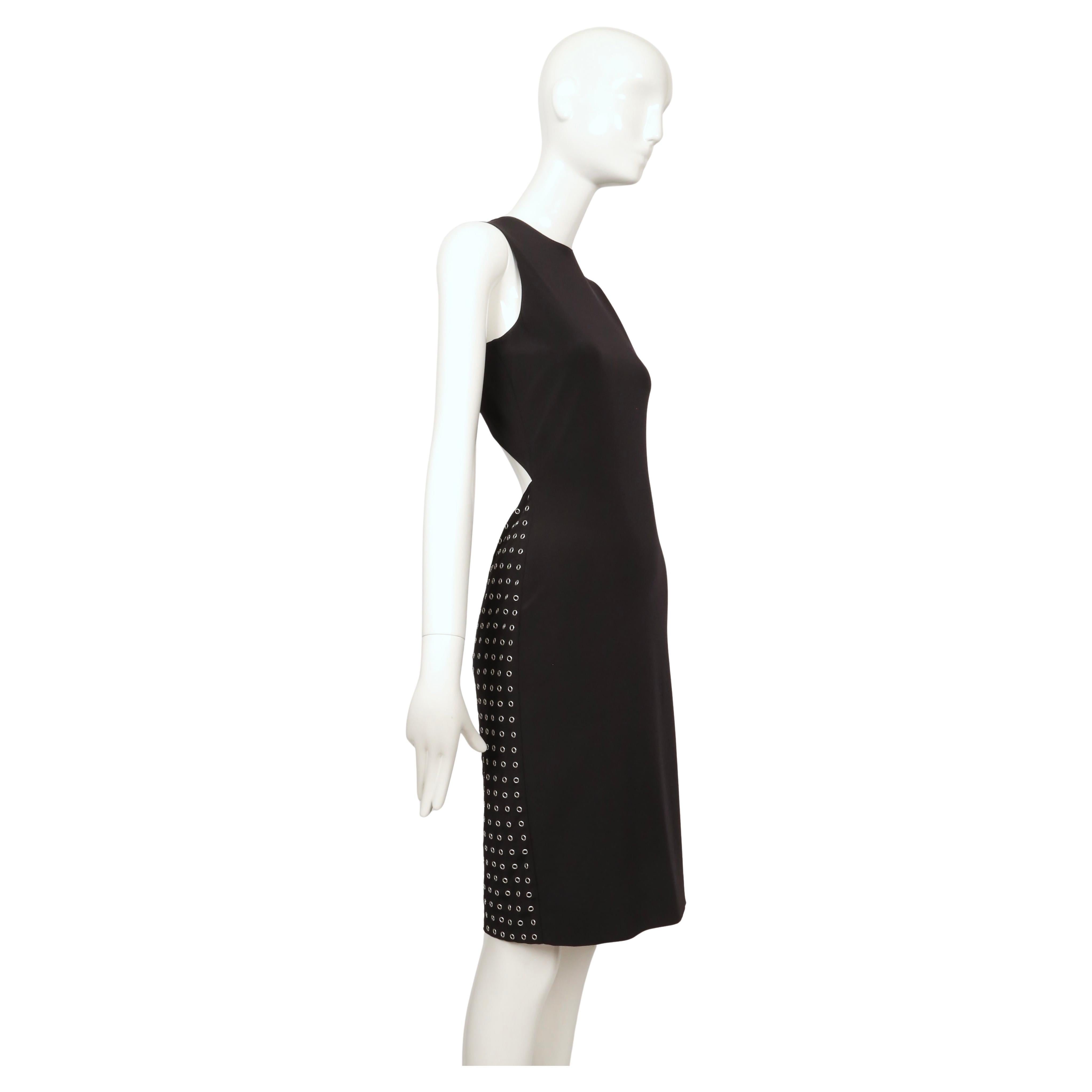 2003 Gianni Versace Couture abito nero con grommets e taglio sulla schiena in vendita 1