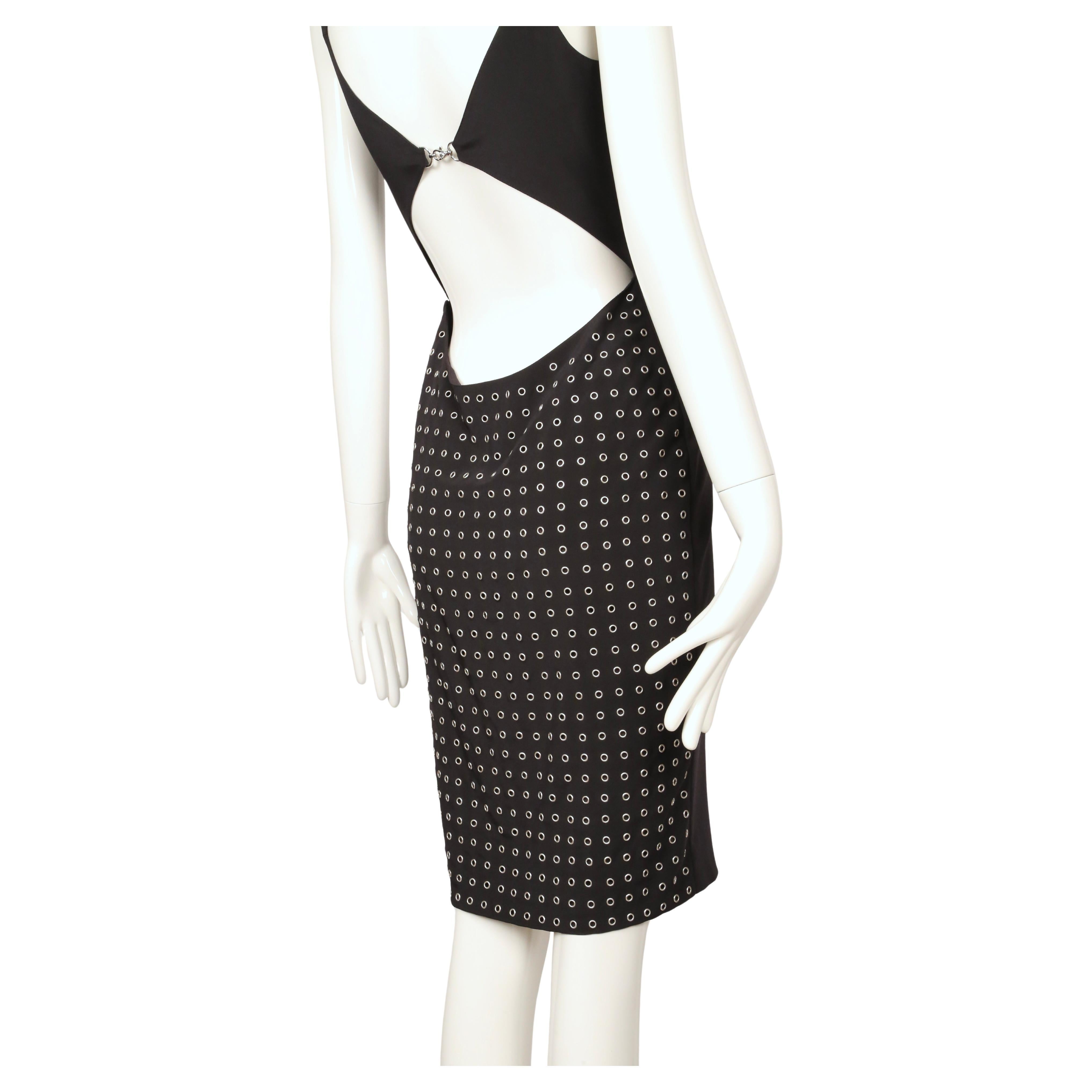 2003 Gianni Versace Couture abito nero con grommets e taglio sulla schiena in vendita 3
