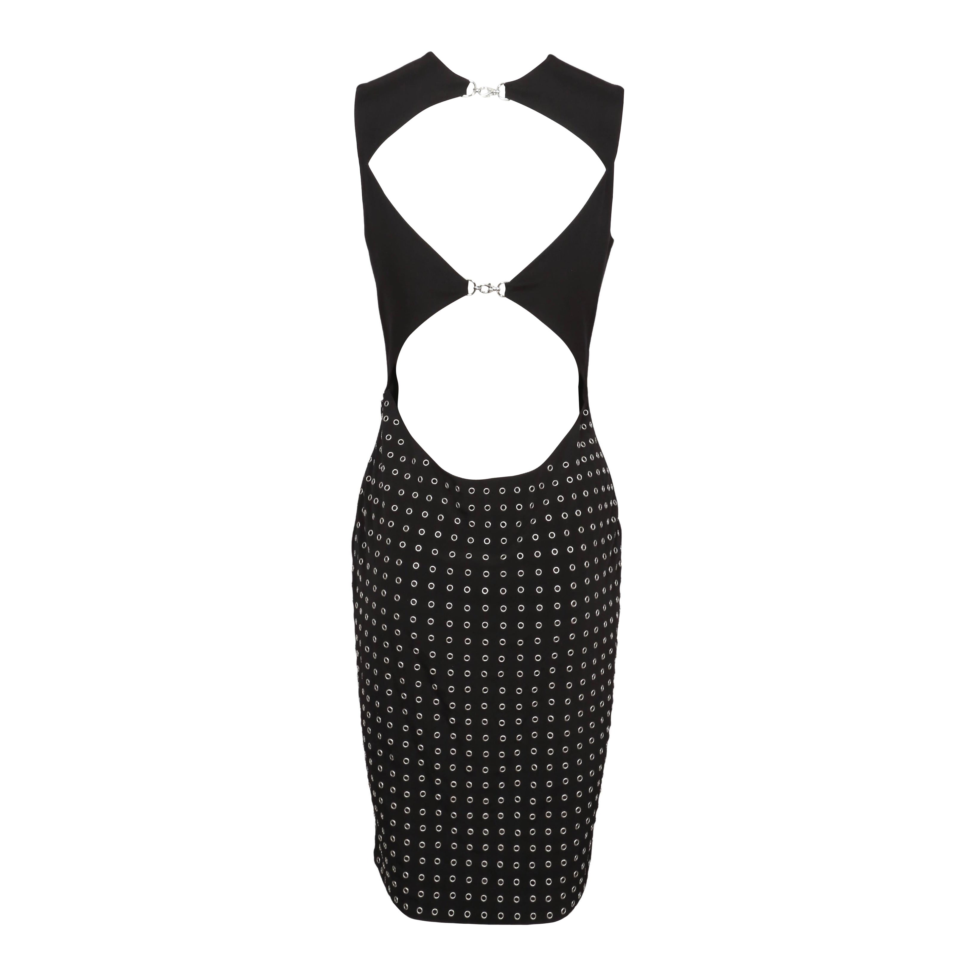 2003 Gianni Versace Couture abito nero con grommets e taglio sulla schiena in vendita
