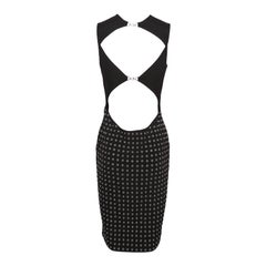 2003 Gianni Versace Couture - Robe de défilé noire avec œillets et découpe dans le dos.