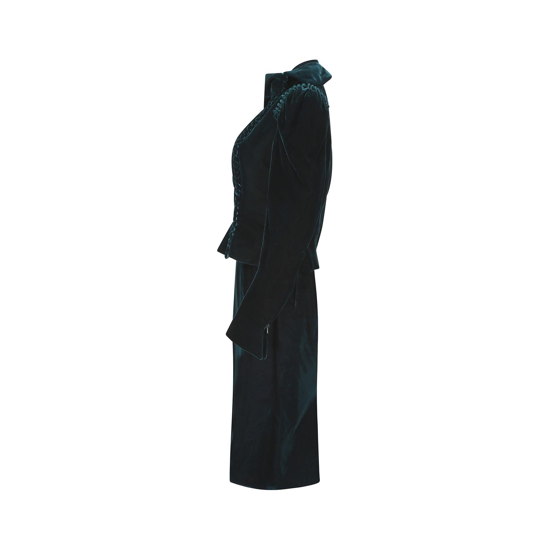 Noir Tailleur jupe en velours vert haute couture Givenchy, automne 2003 en vente