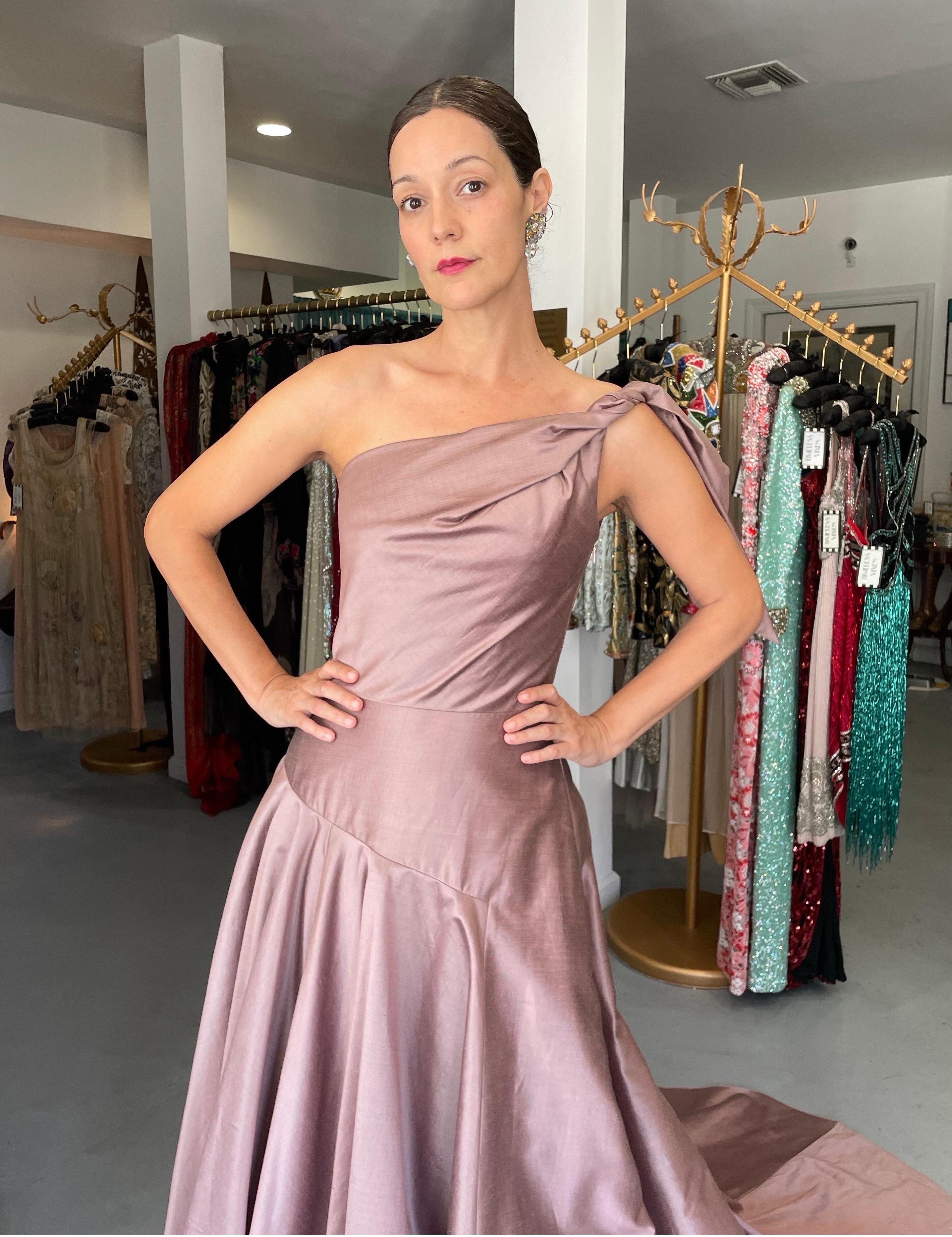 2003 Givenchy Mauve Pink Silk Asymmetric One-Shoulder Full Skirt Trained Gown In Good Condition In Beverly Hills, CA