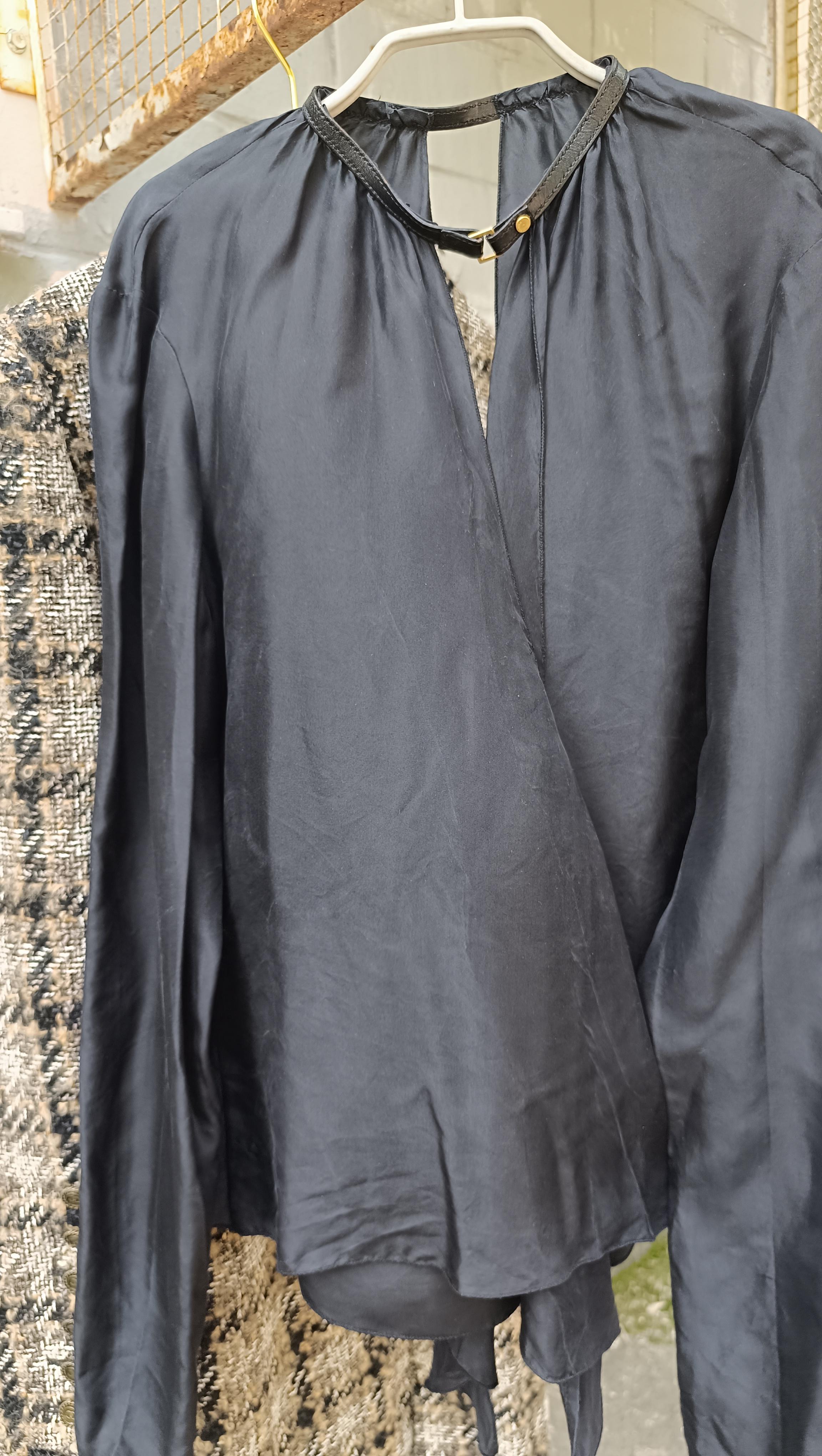 2003 Gucci by Tom Ford Black Silk Shirt / Blouse With a neck strap in vendita 15