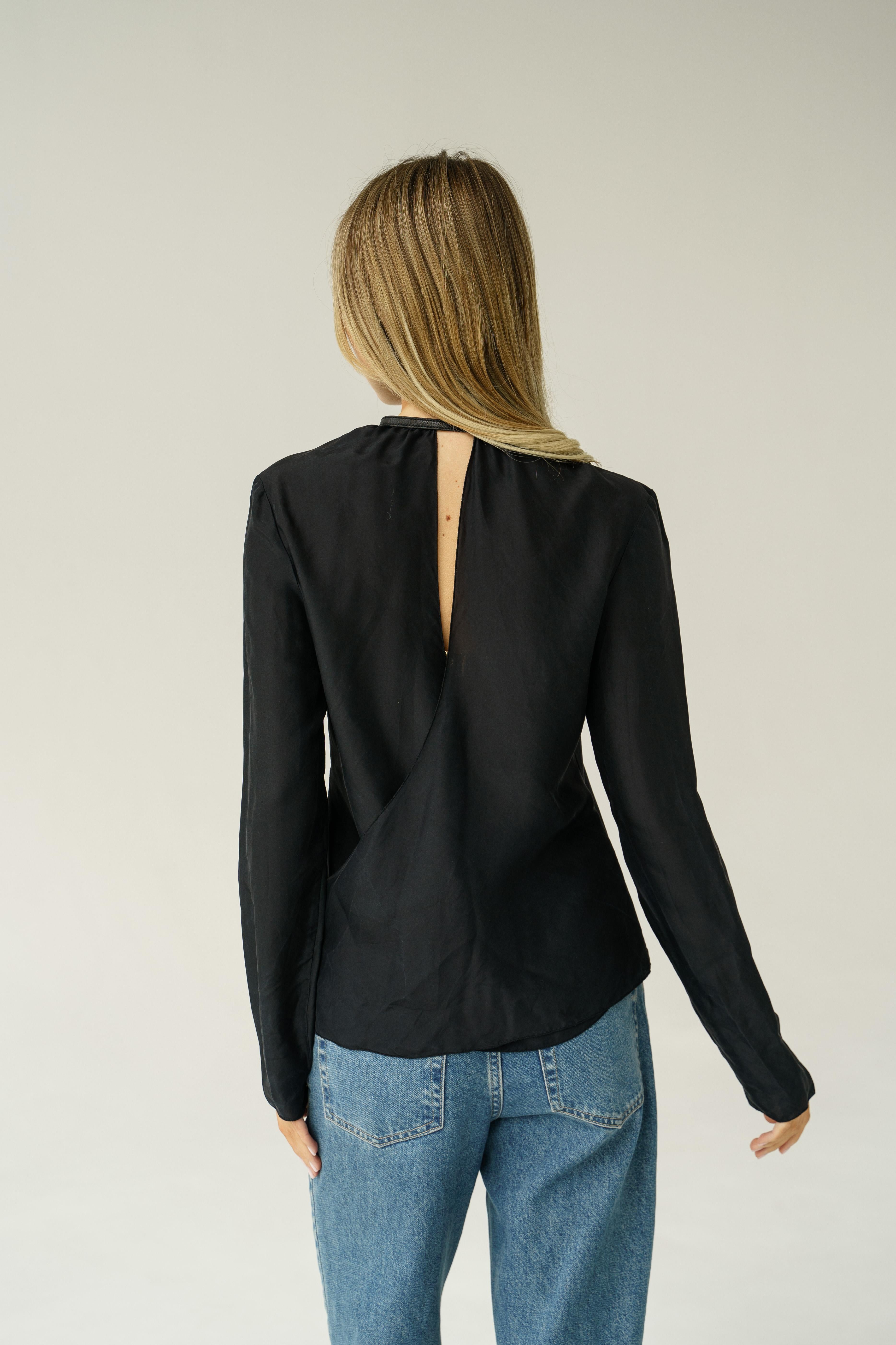 2003 Gucci by Tom Ford Black Silk Shirt / Blouse With a neck strap in vendita 2