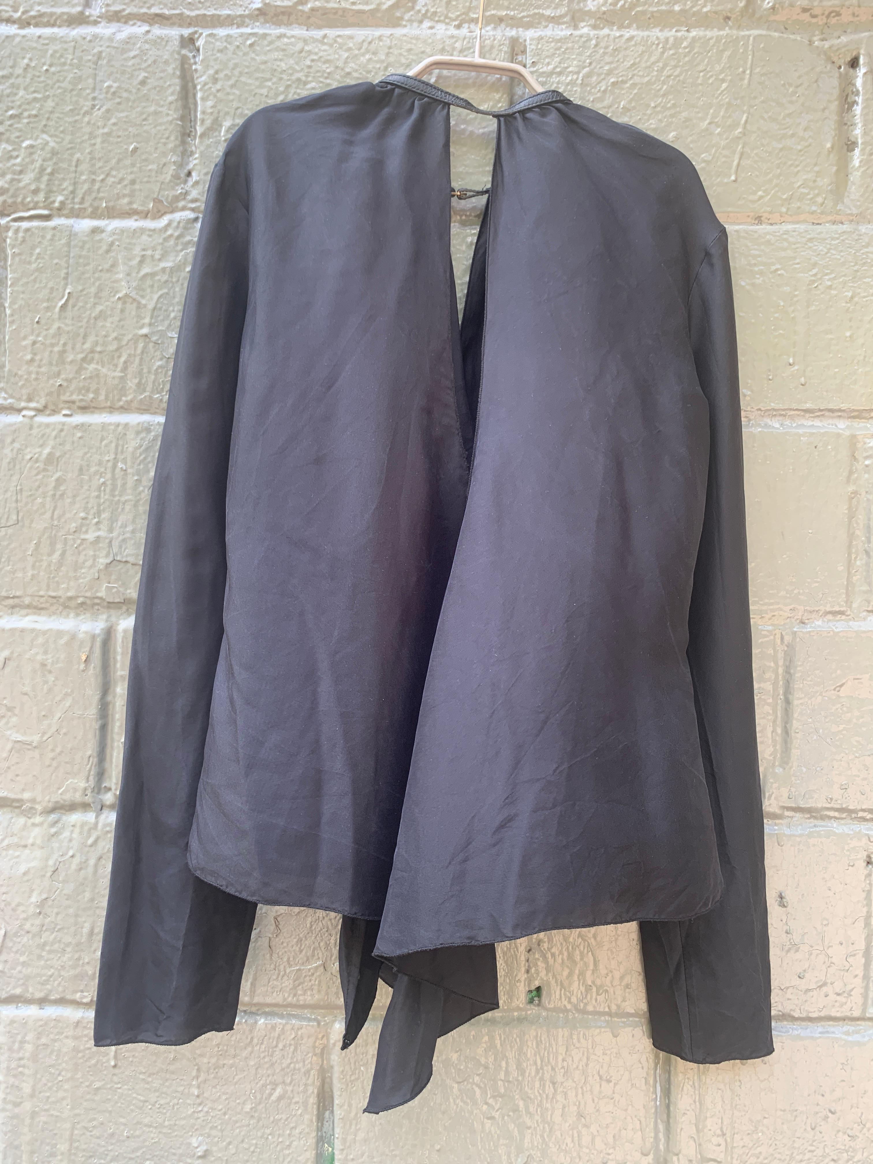 2003 Gucci by Tom Ford Black Silk Shirt / Blouse With a neck strap in vendita 4