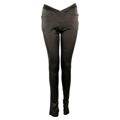2003 Gucci by Tom Ford GG Logo Nietenhose aus dunkelgrauem Satin mit Reißverschluss und tiefer Taille