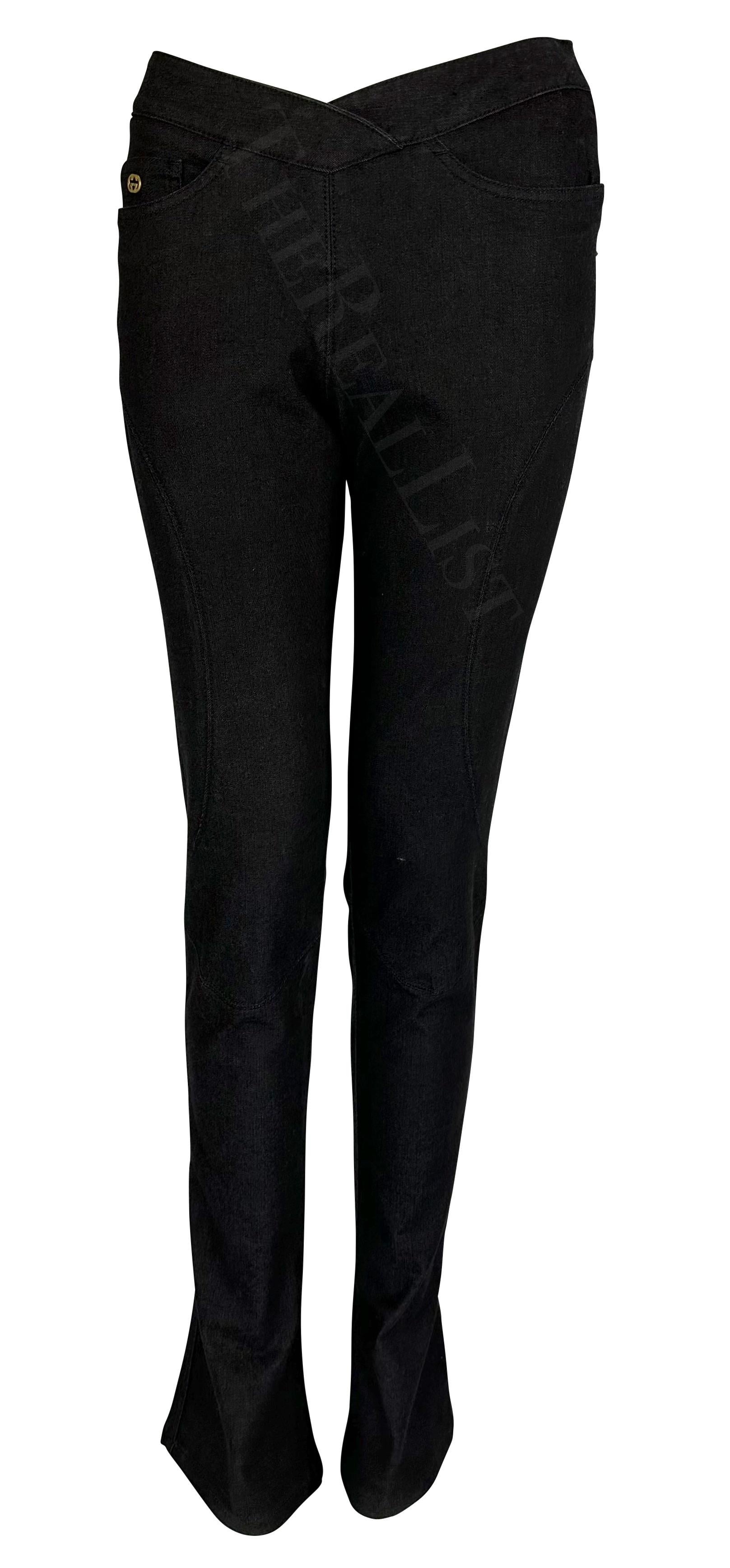 2003 Gucci by Tom Ford GG Medallion Black Denim Flare Low-Rise Jeans For Sale 1