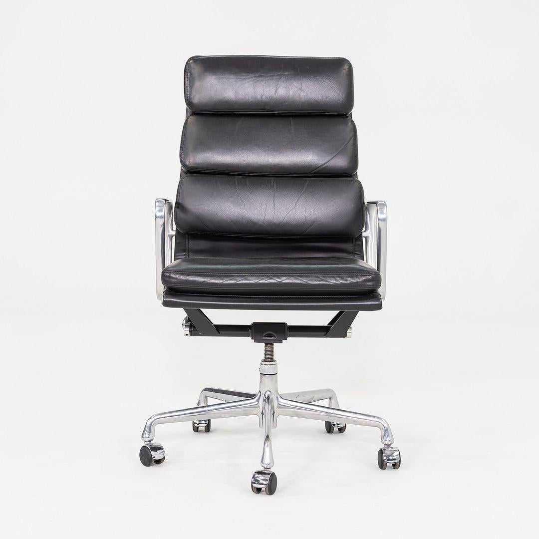 2003 Herman Miller Eames Soft Pad Executive-Schreibtischstuhl aus schwarzem Leder (Moderne) im Angebot
