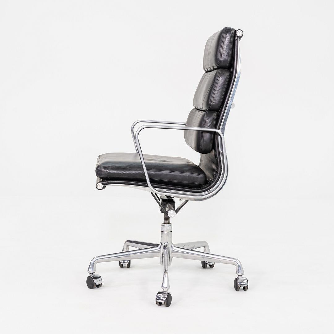 2003 Herman Miller Eames Soft Pad Executive-Schreibtischstuhl aus schwarzem Leder im Zustand „Gut“ im Angebot in Philadelphia, PA