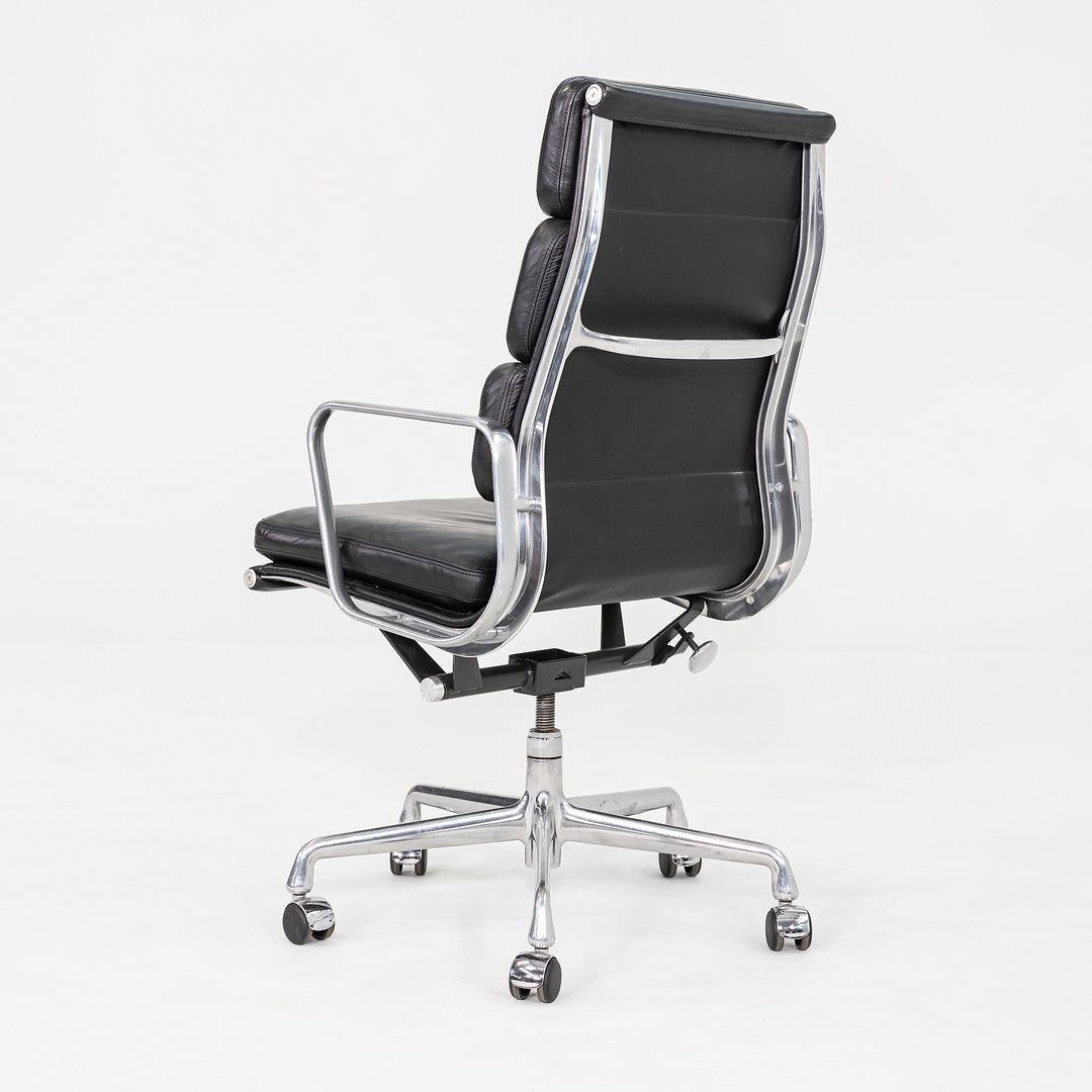 2003 Herman Miller Eames Soft Pad Executive-Schreibtischstuhl aus schwarzem Leder (21. Jahrhundert und zeitgenössisch) im Angebot